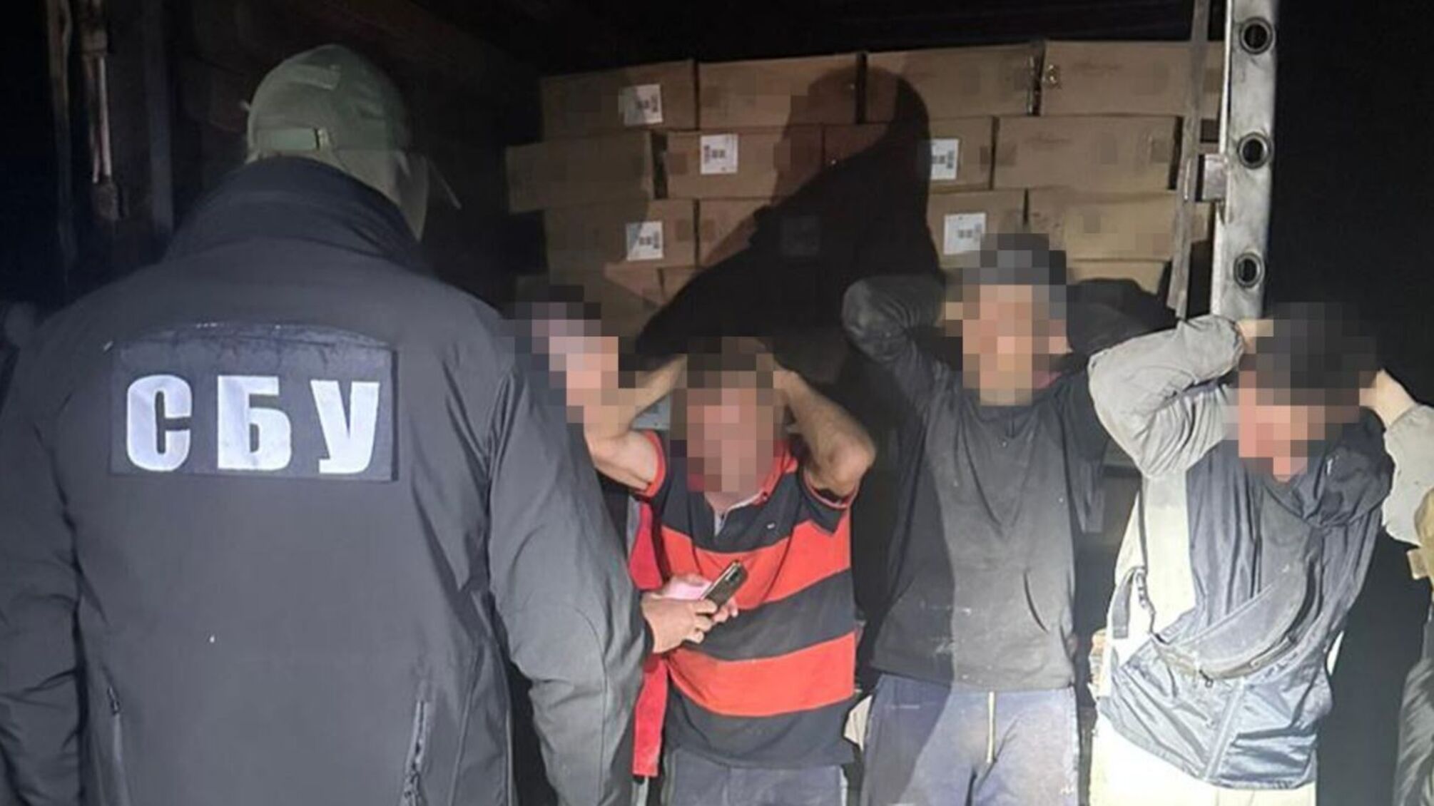 Контрабанда під прикриттям сигарет: на Одещині виявили вибухівку та БПЛА
