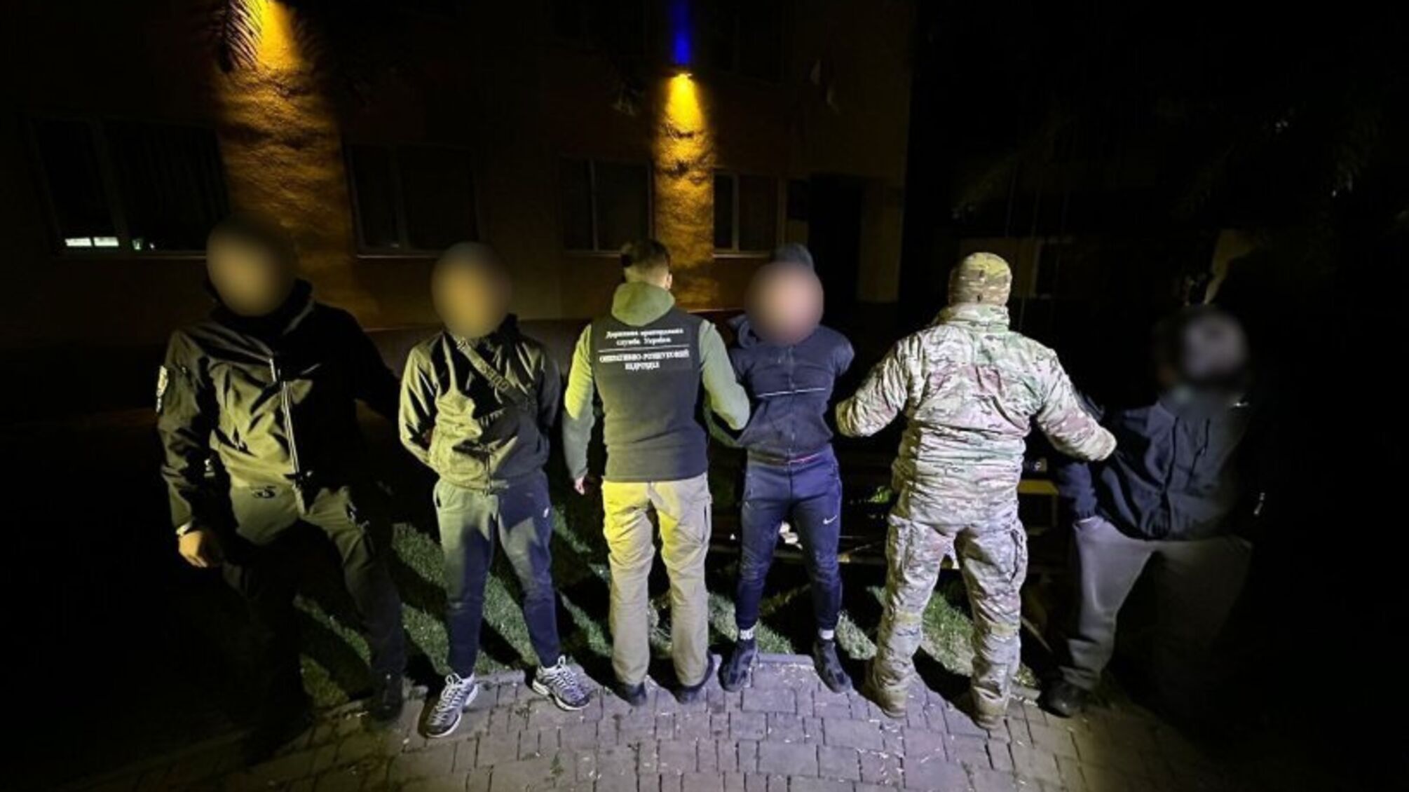 Пограничники разоблачили три схемы незаконного выезда мужчин за границу: сколько стоили 'услуги'