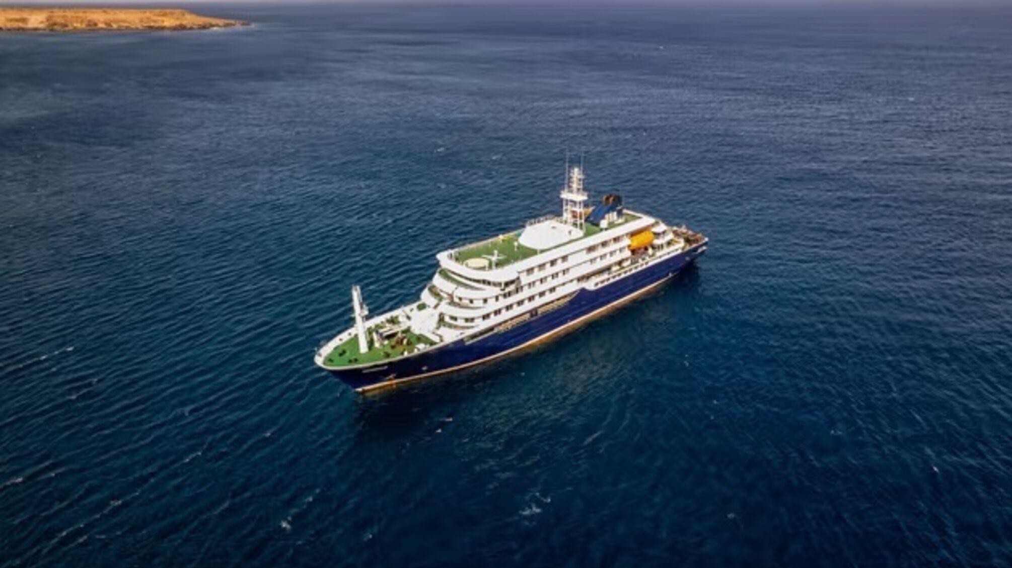 На круизном лайнере MV Hondius вспыхнула инфекция короновируса: есть погибшие