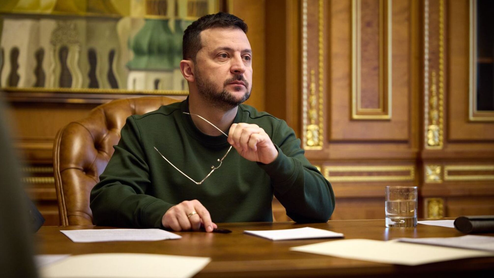 'Життя важливіше за будь-які святкування': Зеленський оголосив режим тиші з 6 травня