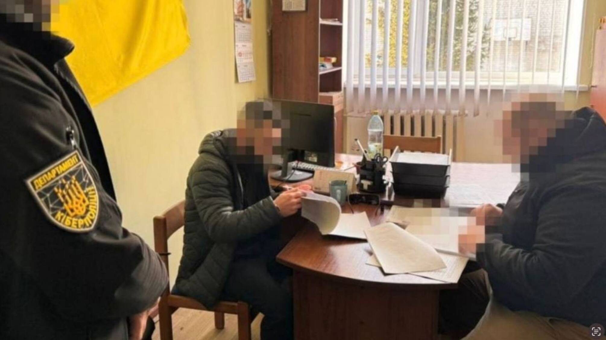 Збирав гроші на машини для військових: у Хмельницькому до суду передали справу директора БО