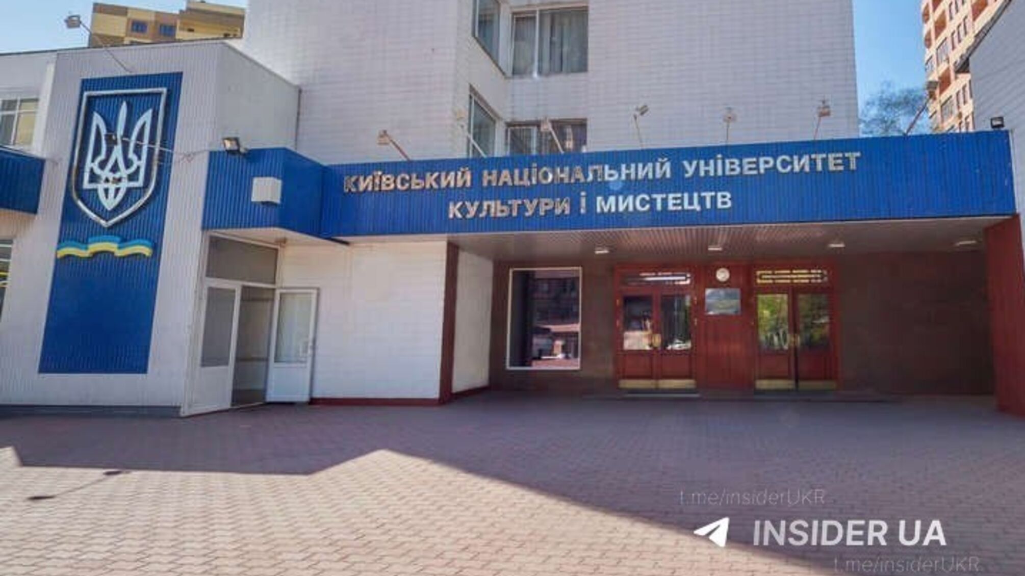 У Києві обшуки в університеті Поплавського: студентів не пускають до будівлі