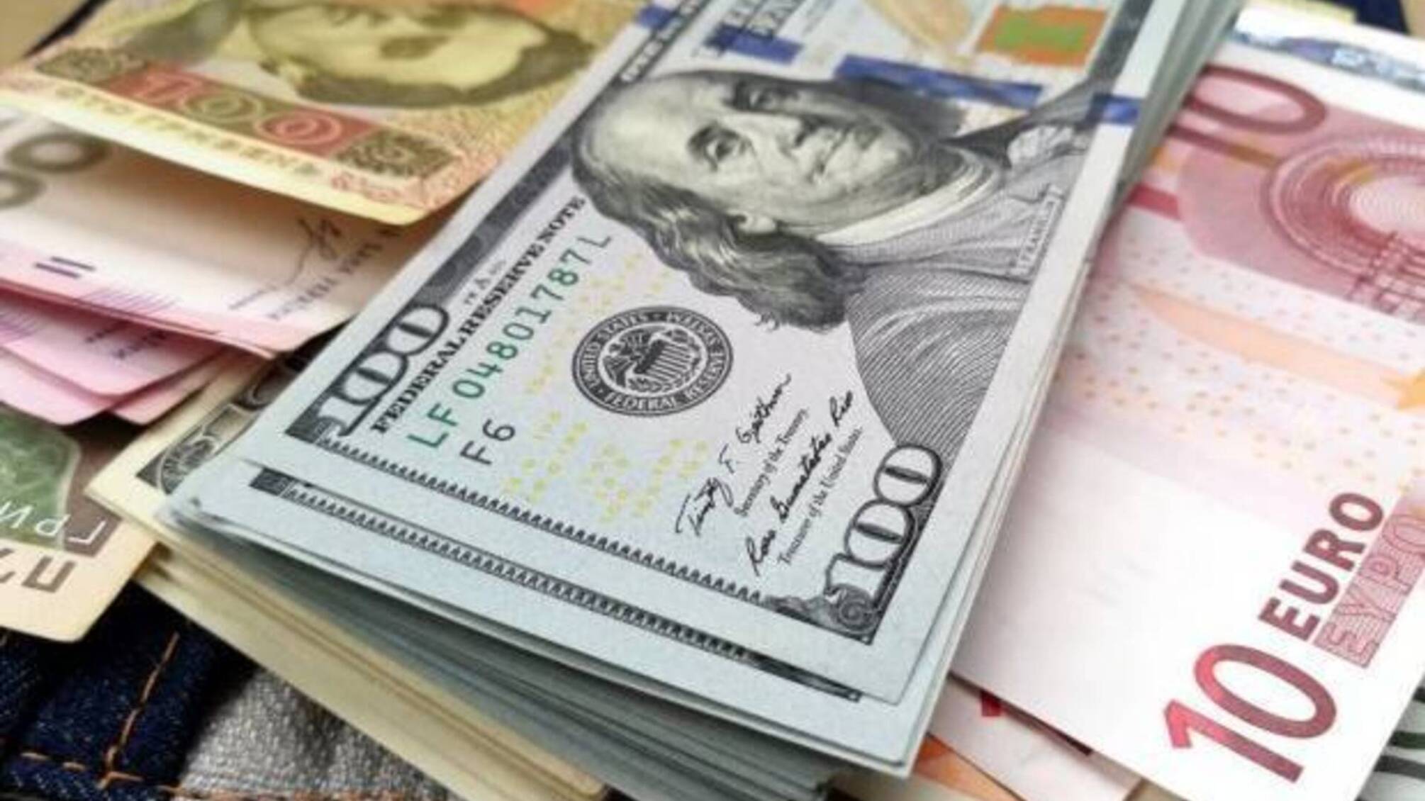 Доллар приблизился к 44 гривен: актуальный курс валют 9 мая
