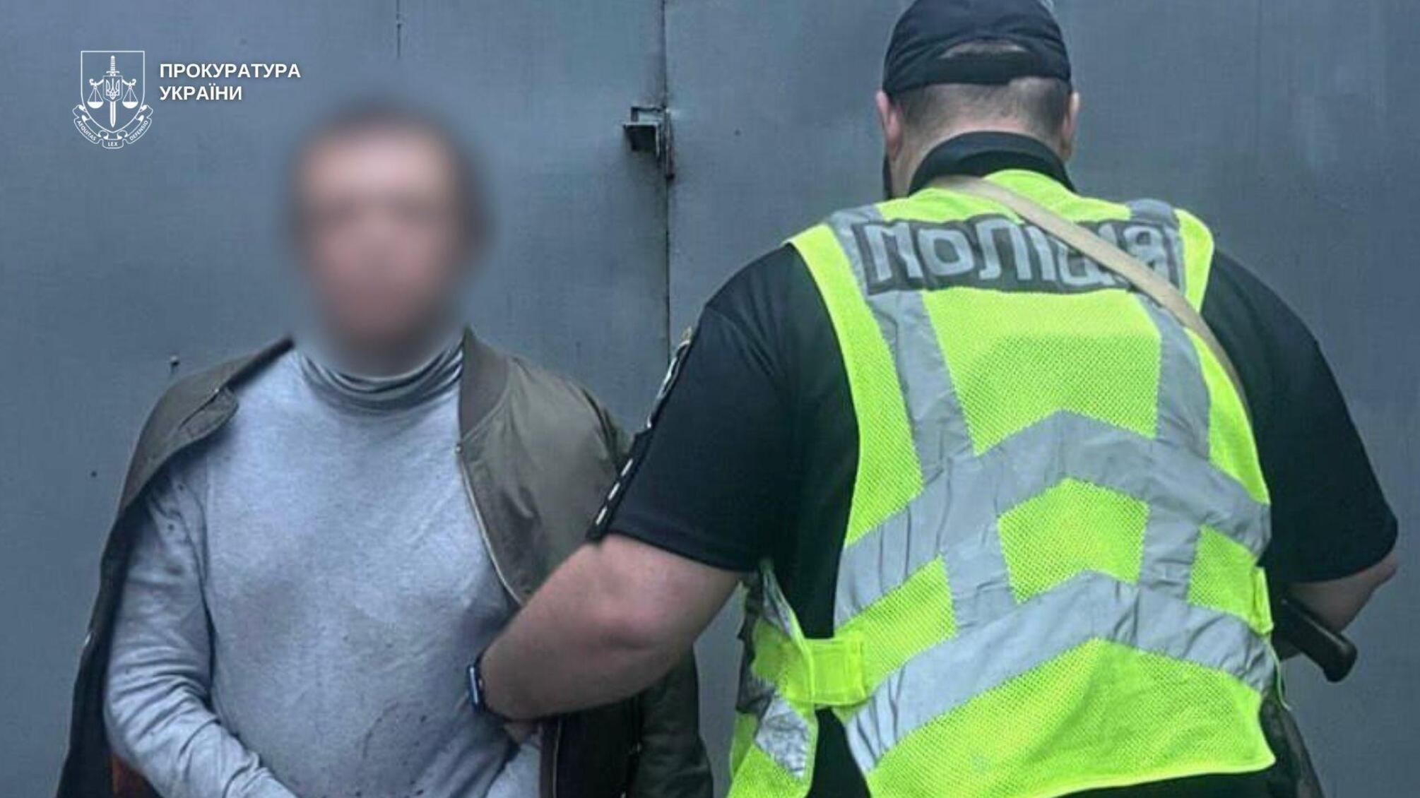 В Киеве двое мужчин ночью обворовывали киоски с табаком: изъят товар почти на 300 тыс. грн
