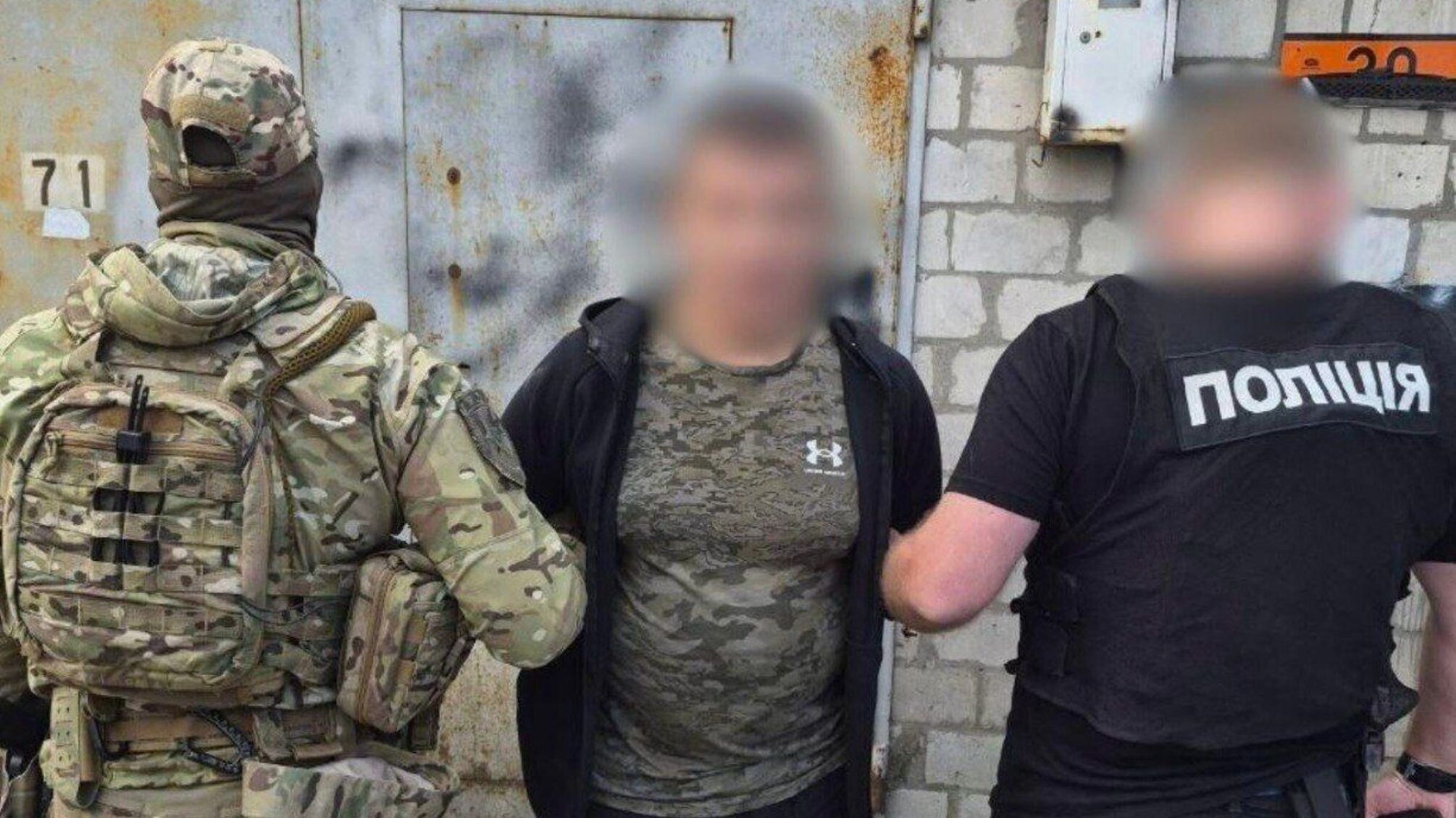 Подозреваемый встретил стражей порядка с гранатой: в Киеве обыск чуть не завершился взрывом