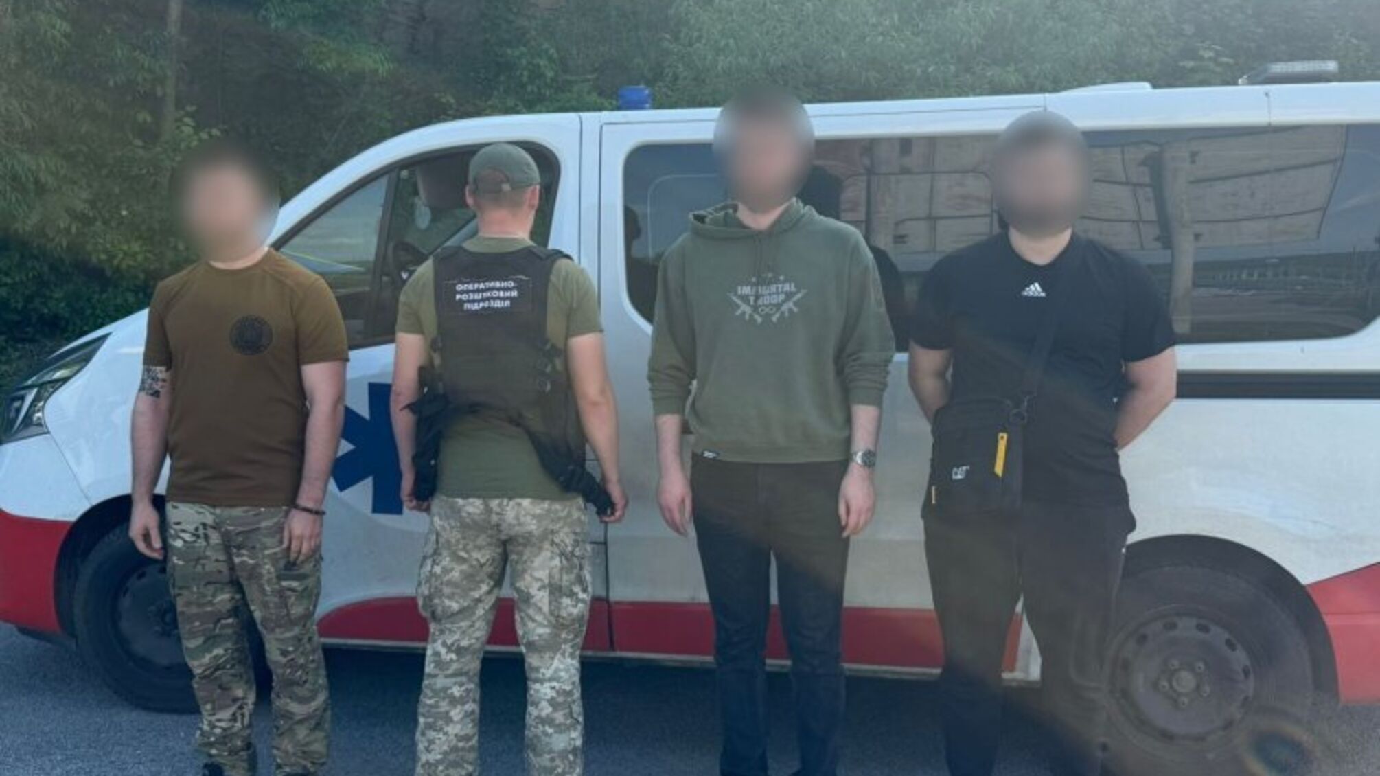 На кордоні з Молдовою затримали двох чоловіків, яких намагалися вивезти під виглядом волонтерів