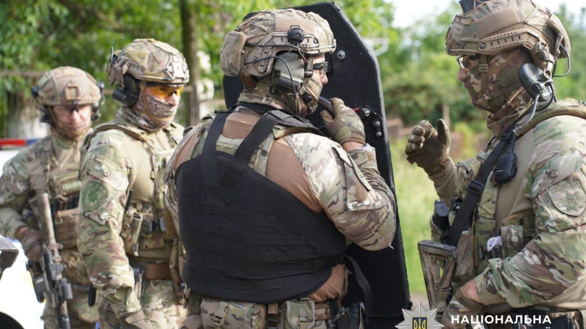 Жінка та 5-річна дитина в безпеці: поліція повідомила про нові деталі спецоперації в Ужгороді