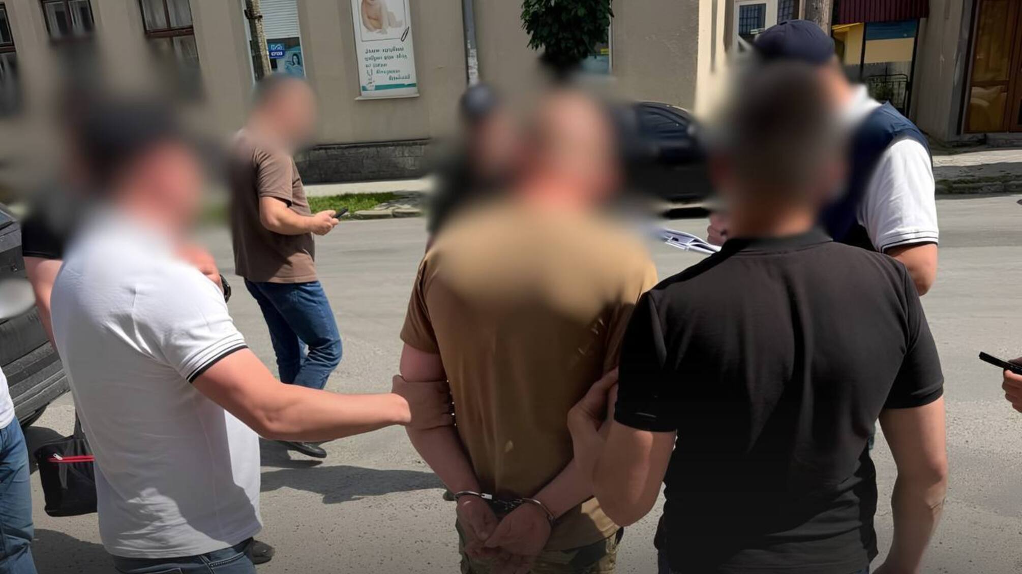 На Тернопільщині посадовця ТЦК затримали на хабарі: обіцяв зняти чоловіка з розшуку