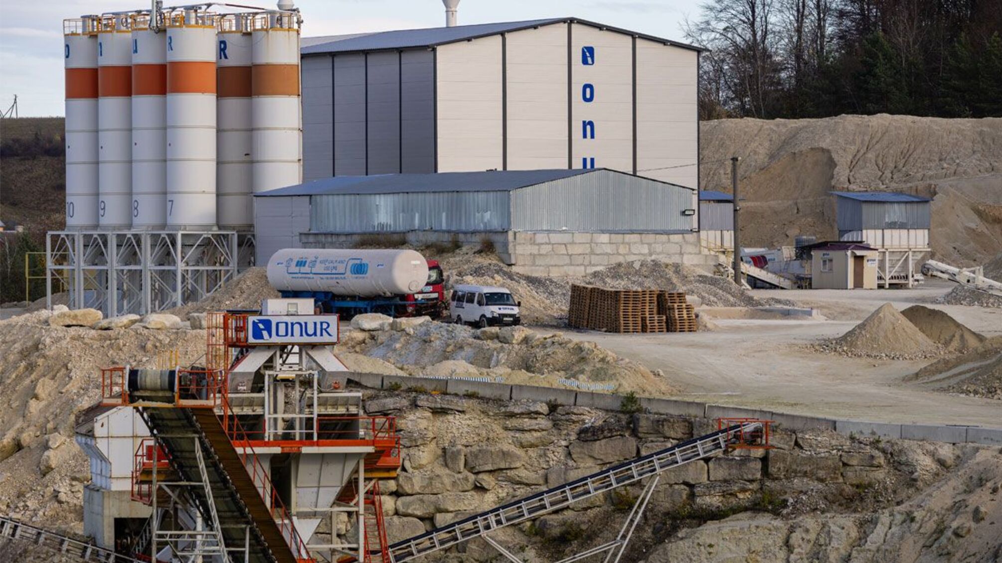 75 тисяч кубометрів піску, 40 мільйонів збитків і нуль виплат: фінансова історія кар'єру на Львівщині