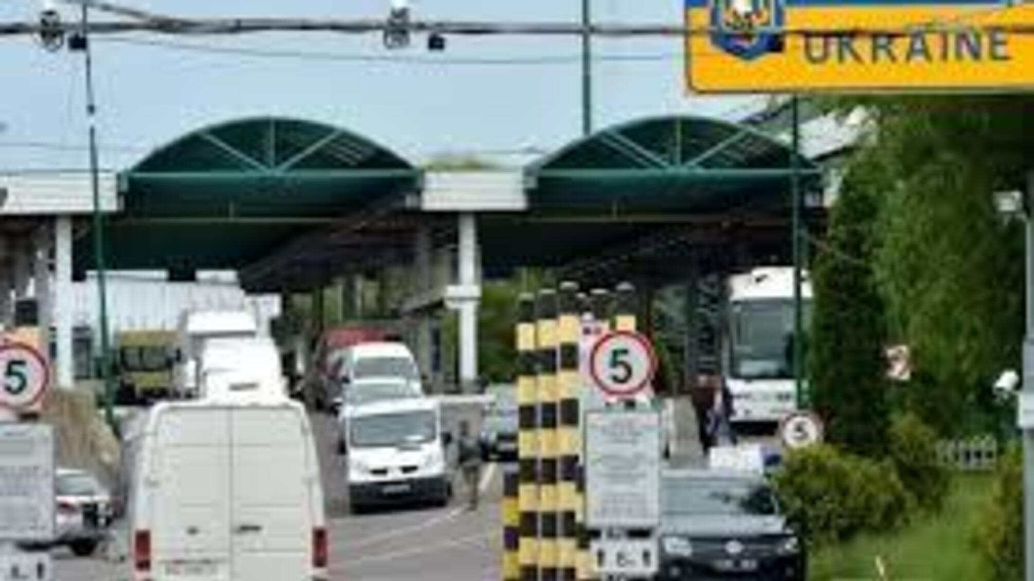 Затримки автобусів на кордоні з Польщею: що відомо про роботу пункту пропуску 'Шегині-Медика'