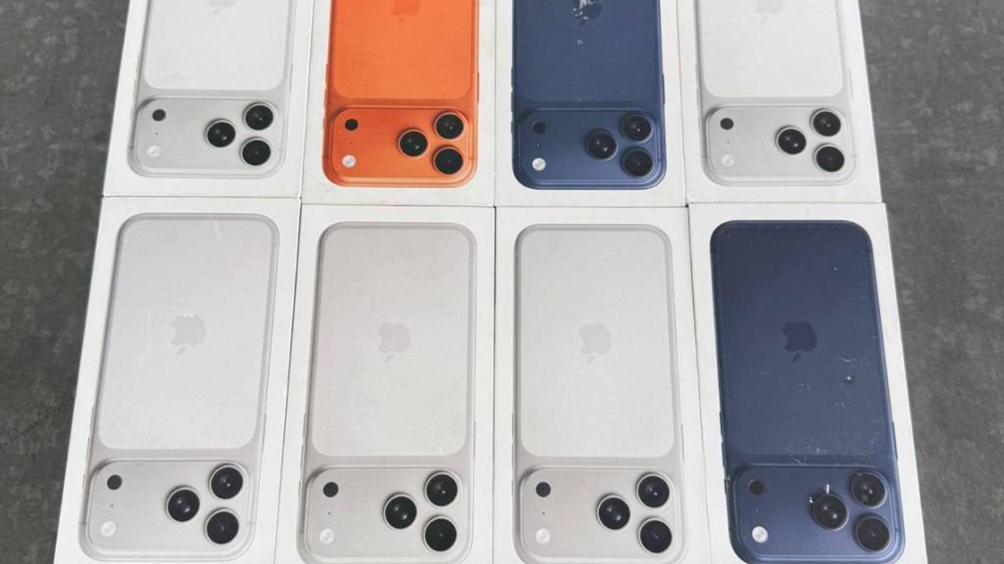 На границе с Польшей у 'Краковцы' изъяли iPhone более чем на миллион гривен