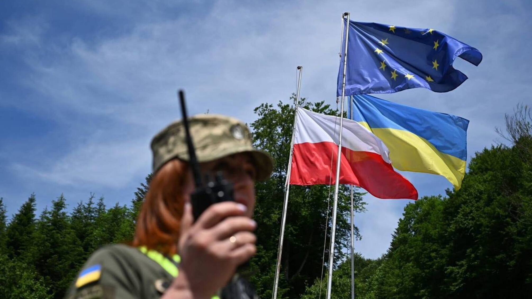 На кордоні з Польщею різко зросли черги: найбільше навантаження на 'Краковець – Корчова'
