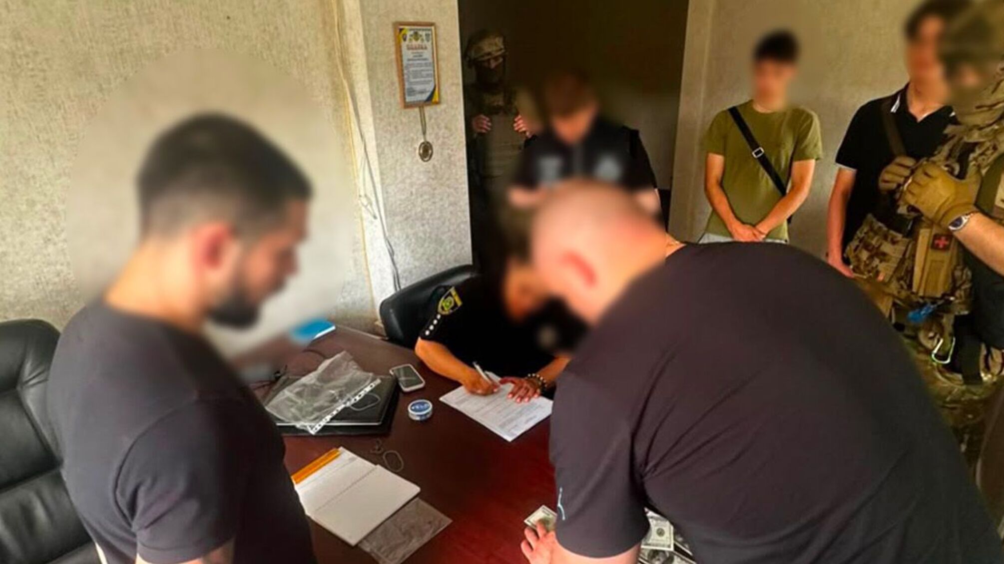 На Харьковщине разоблачили схему перевода военных за 10 тысяч долларов