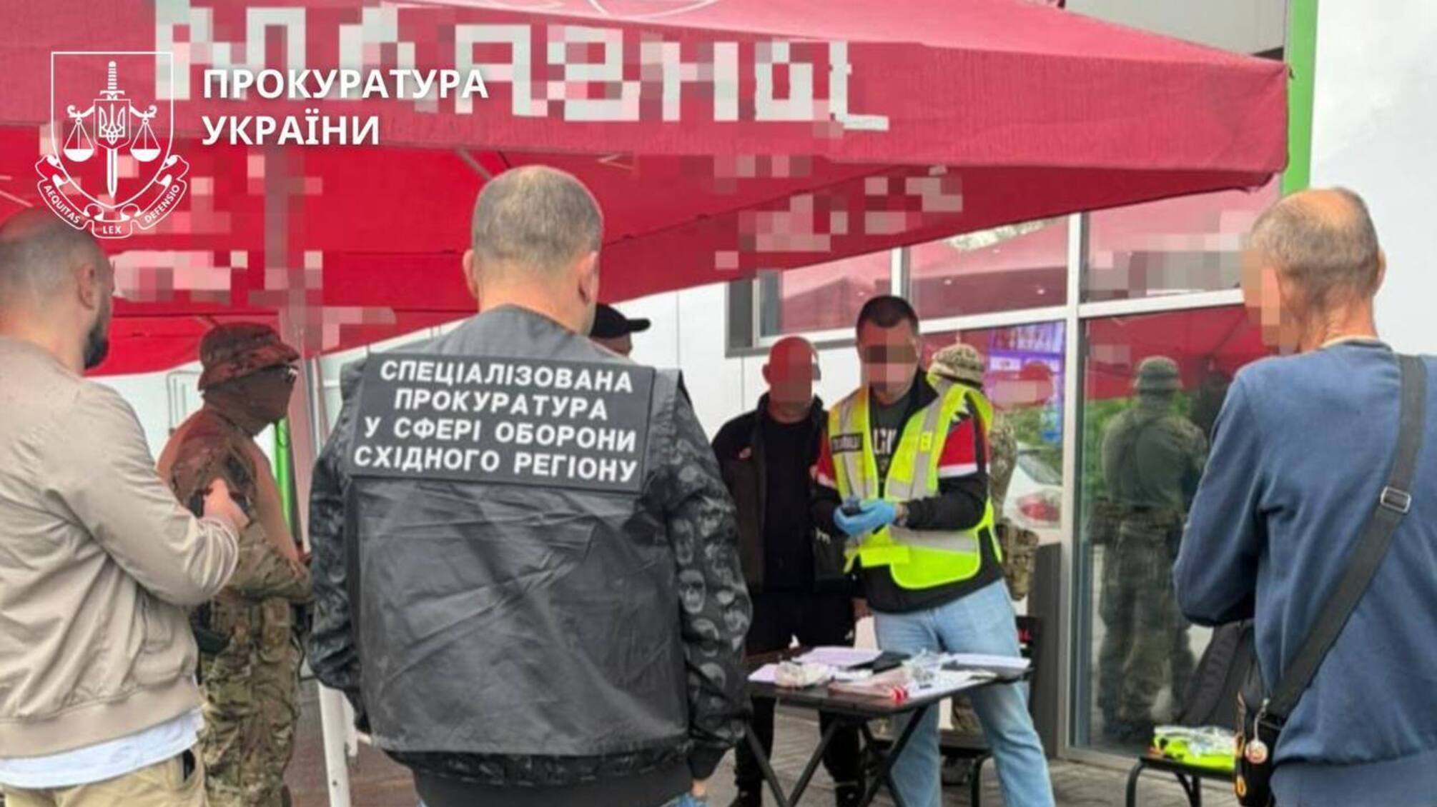 Фіктивний шлюб за 10 тисяч доларів: військовий та спільник використали жінку з інвалідністю для втечі ухилянта