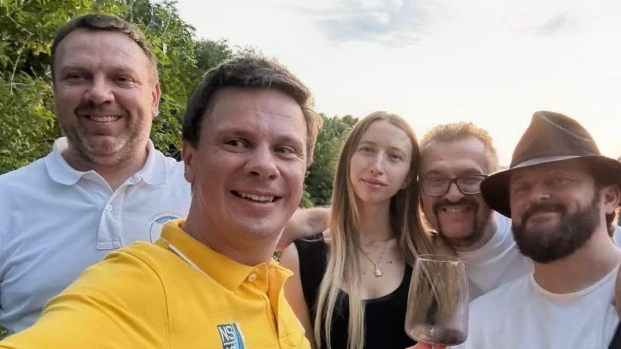 Пономарьов 'засвітив' кохану на фото з Комаровим і Дзідзьо