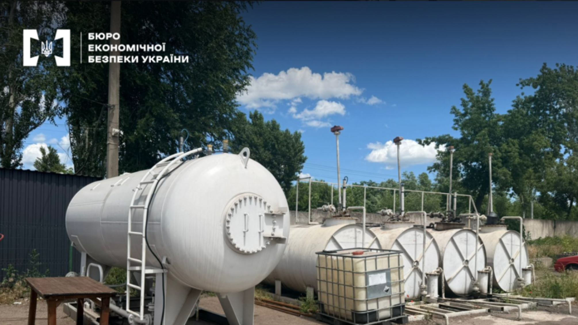 На Днепропетровщине разоблачили нелегальную сеть производства горючего: БЭБ изъяло имущества более чем на 20 млн грн