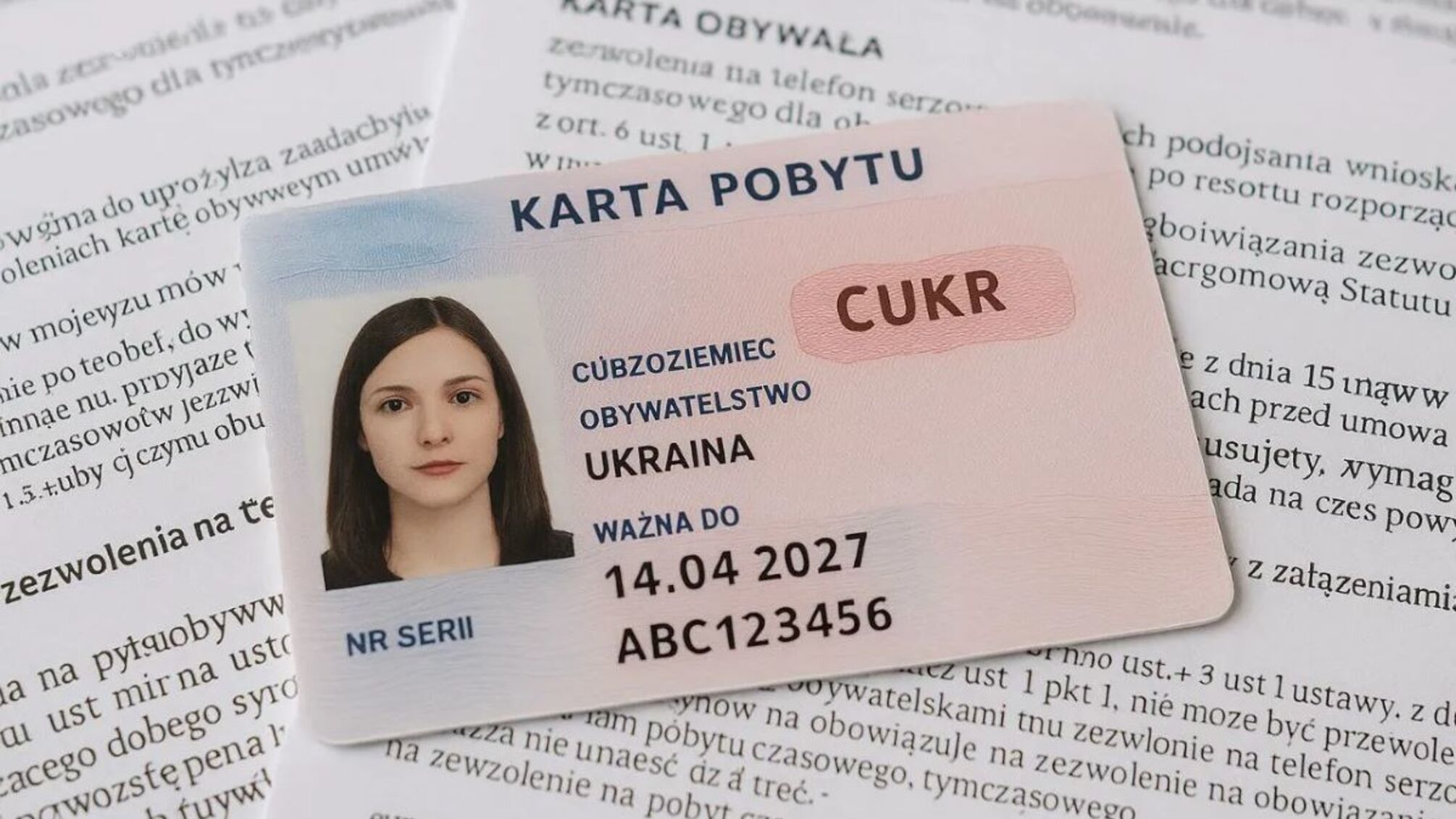 Легальне проживання в Польщі: кому з українців недоступна карта CUKR