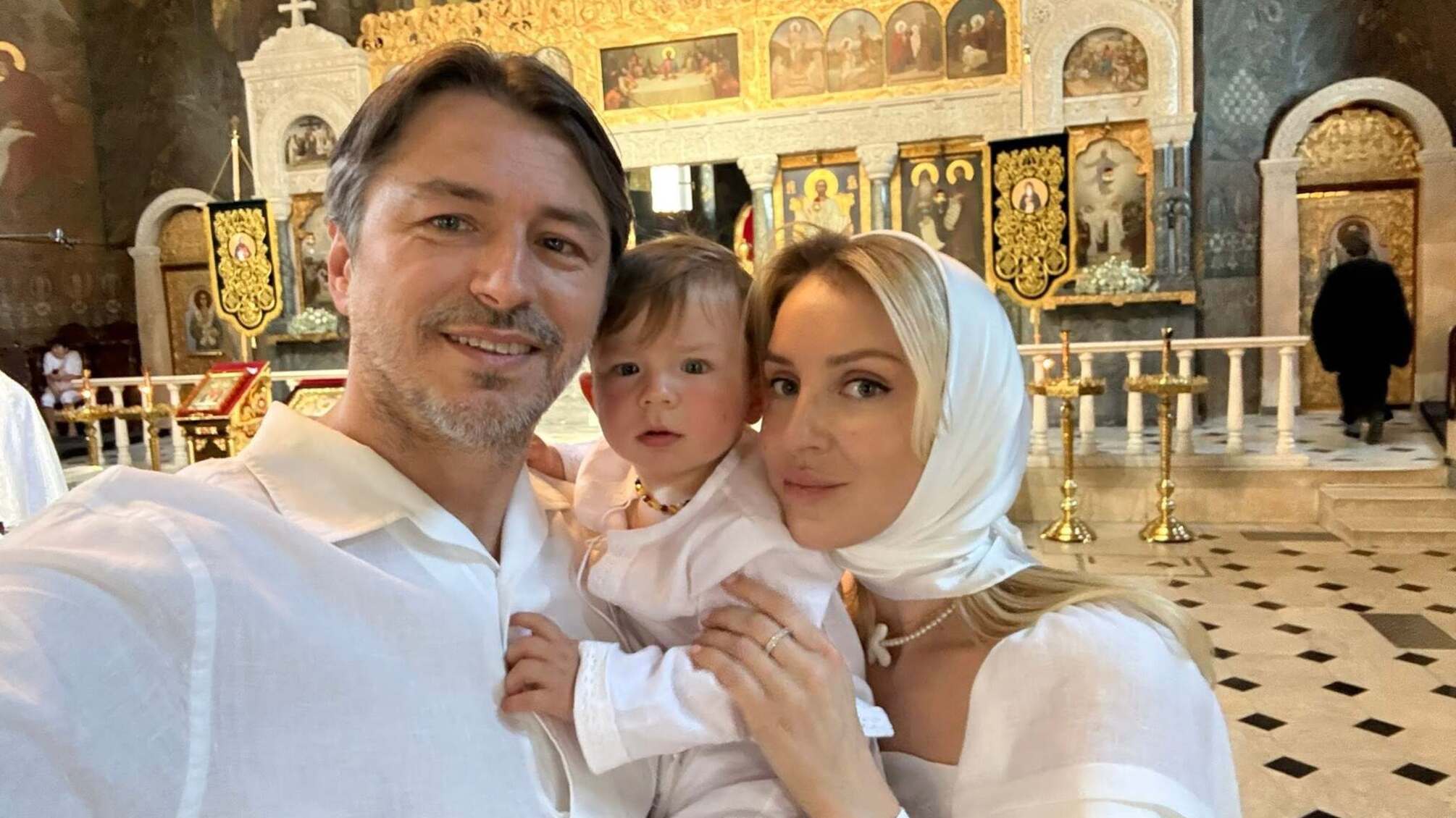 Сергей Притула окрестил 10-месячного сына в пострадавшей от обстрела Киево-Печерской лавре