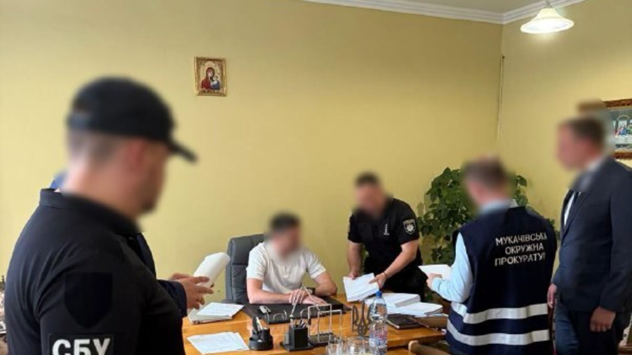 'Лікували' неіснуючих пацієнтів: на Закарпатті викрили схему на 9,5 млн грн