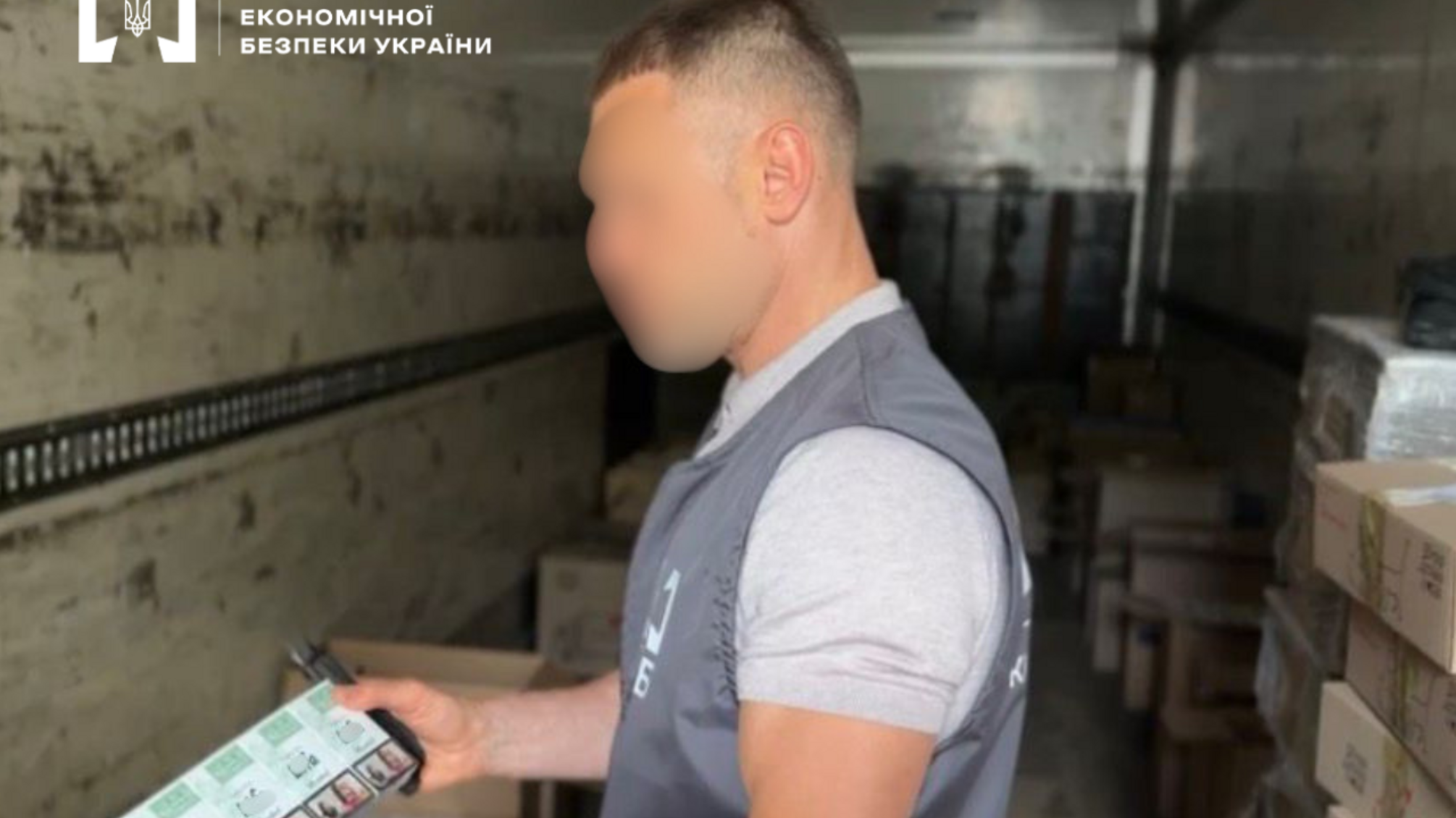 На Київщині детективи БЕБ заблокували схему незаконного продажу тютюнових виробів