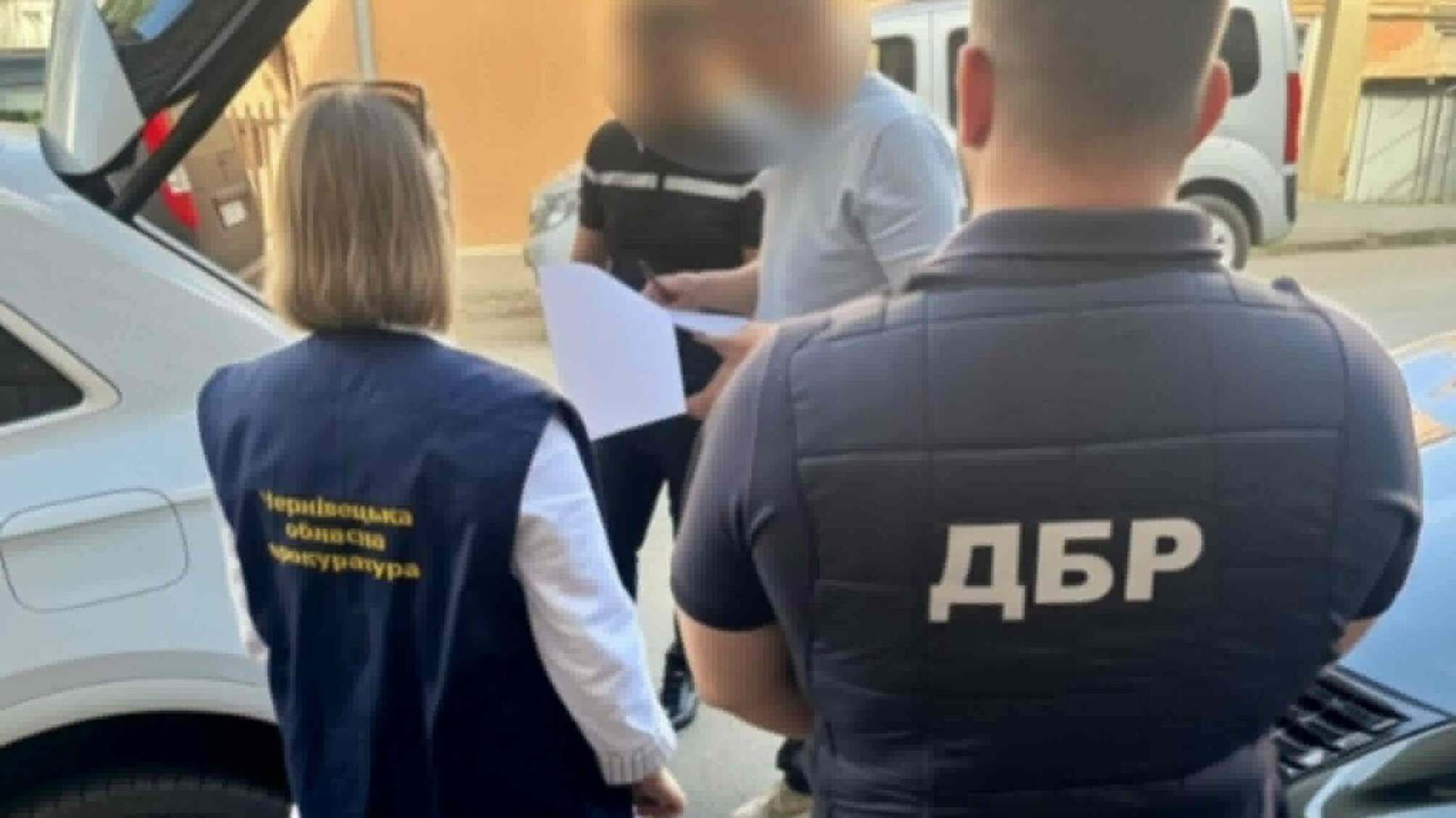 Будинок, готельна нерухомість і земля: посадовця підозрюють у незаконному збагаченні