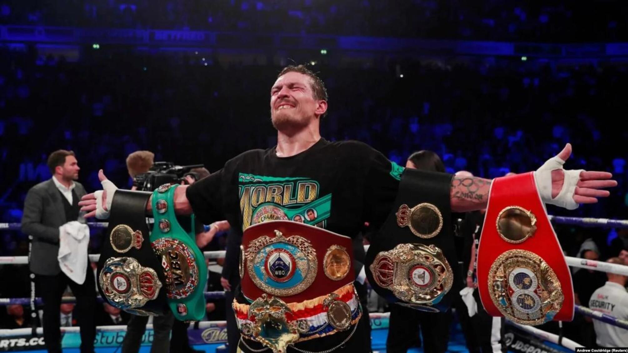 Усик заявил, что покидает все чемпионские пояса, но не завершает карьеру