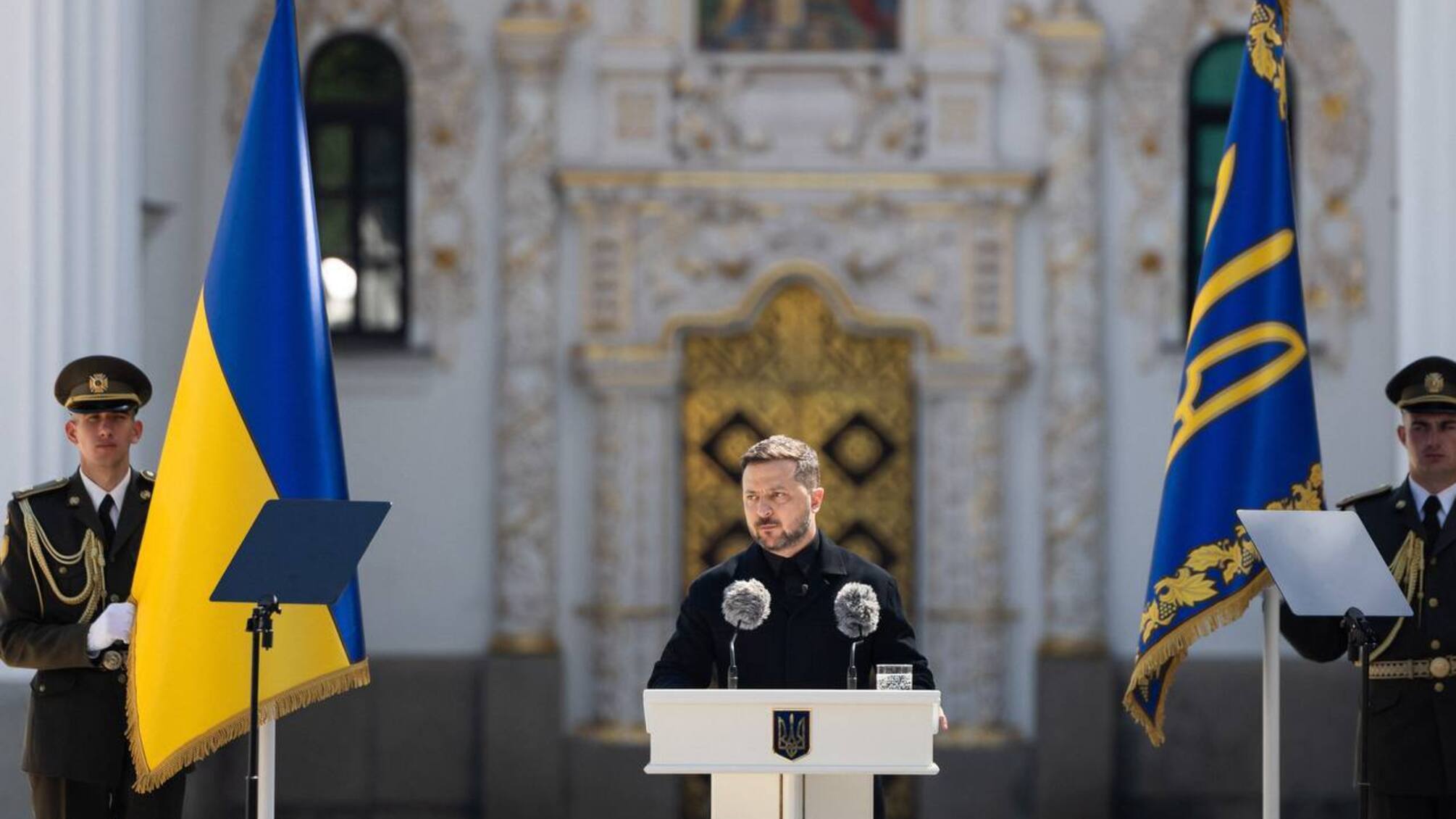 Україна відзначає 30-річчя Конституції: історія свята та привітання