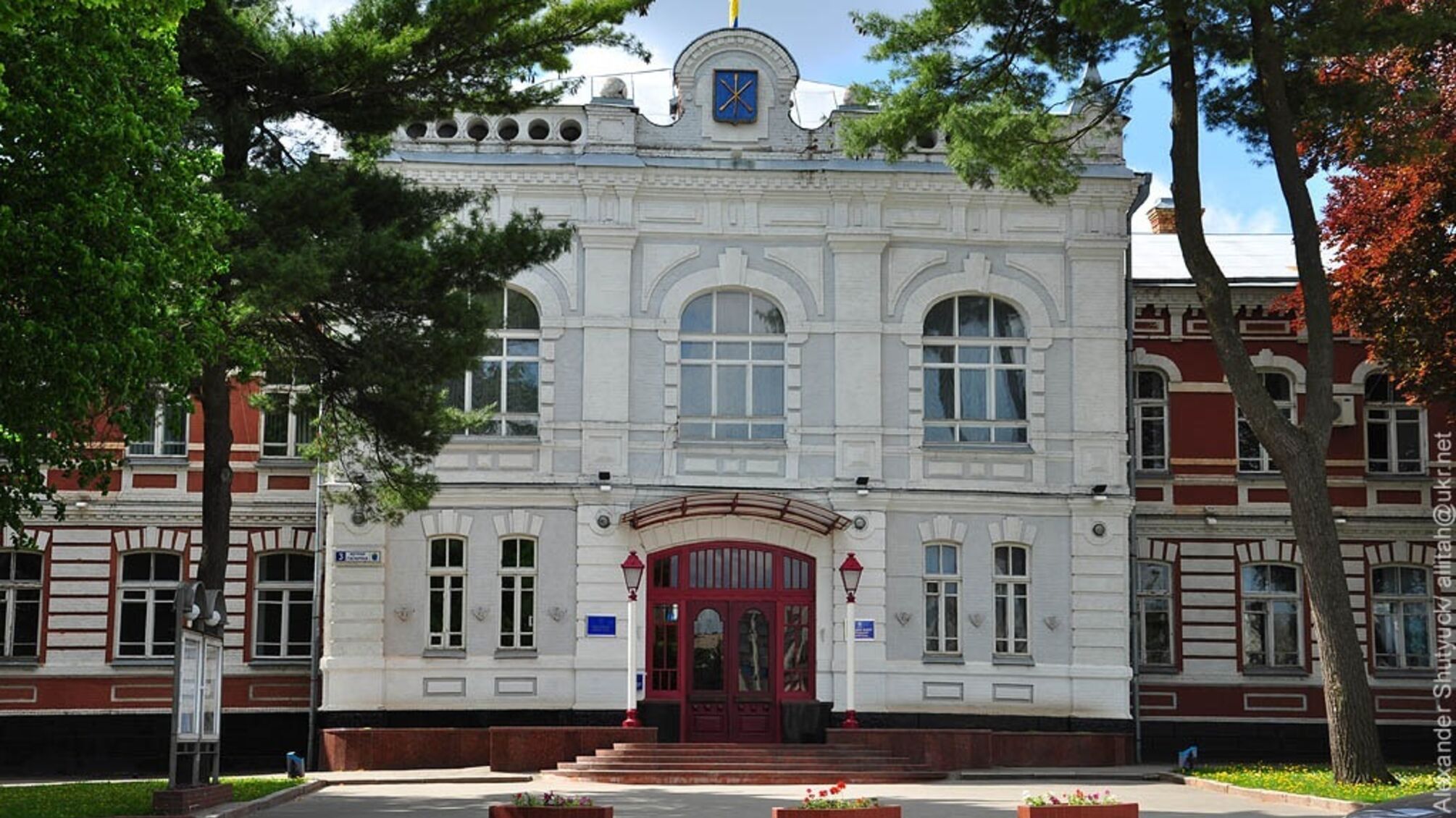 Схема с землей более чем на 53 млн грн: подозревают адвоката и двух должностных лиц