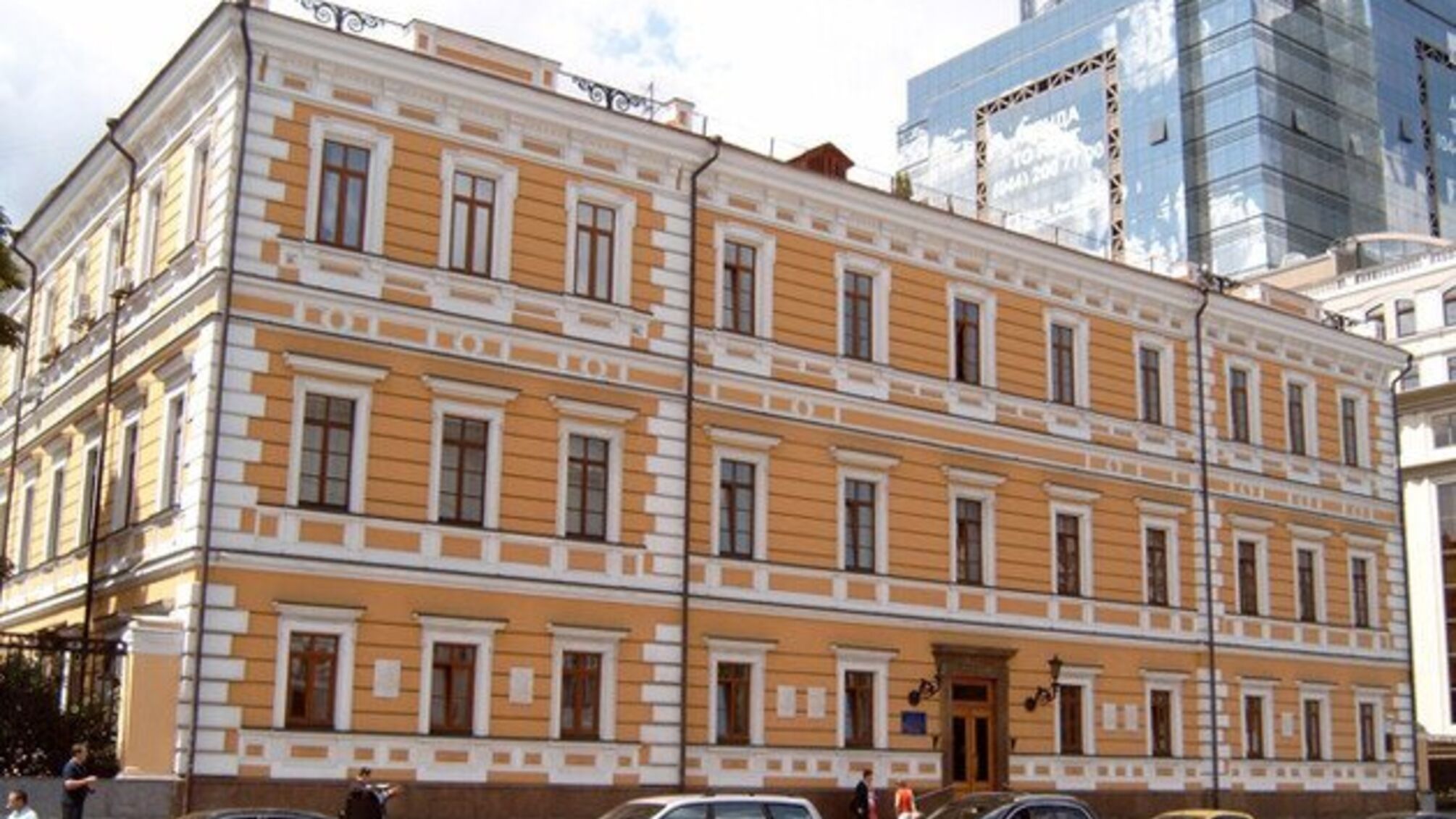 Фіктивна оренда авто та мільйонні збитки: справу закупівель для НАН передfно в суд
