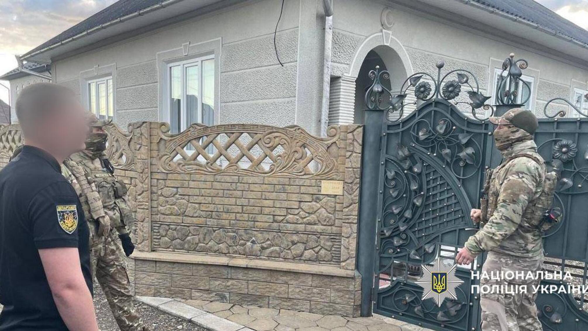 41-річний чоловік заплатив 2500 доларів за місце під мішками і піддонами для втечі з України
