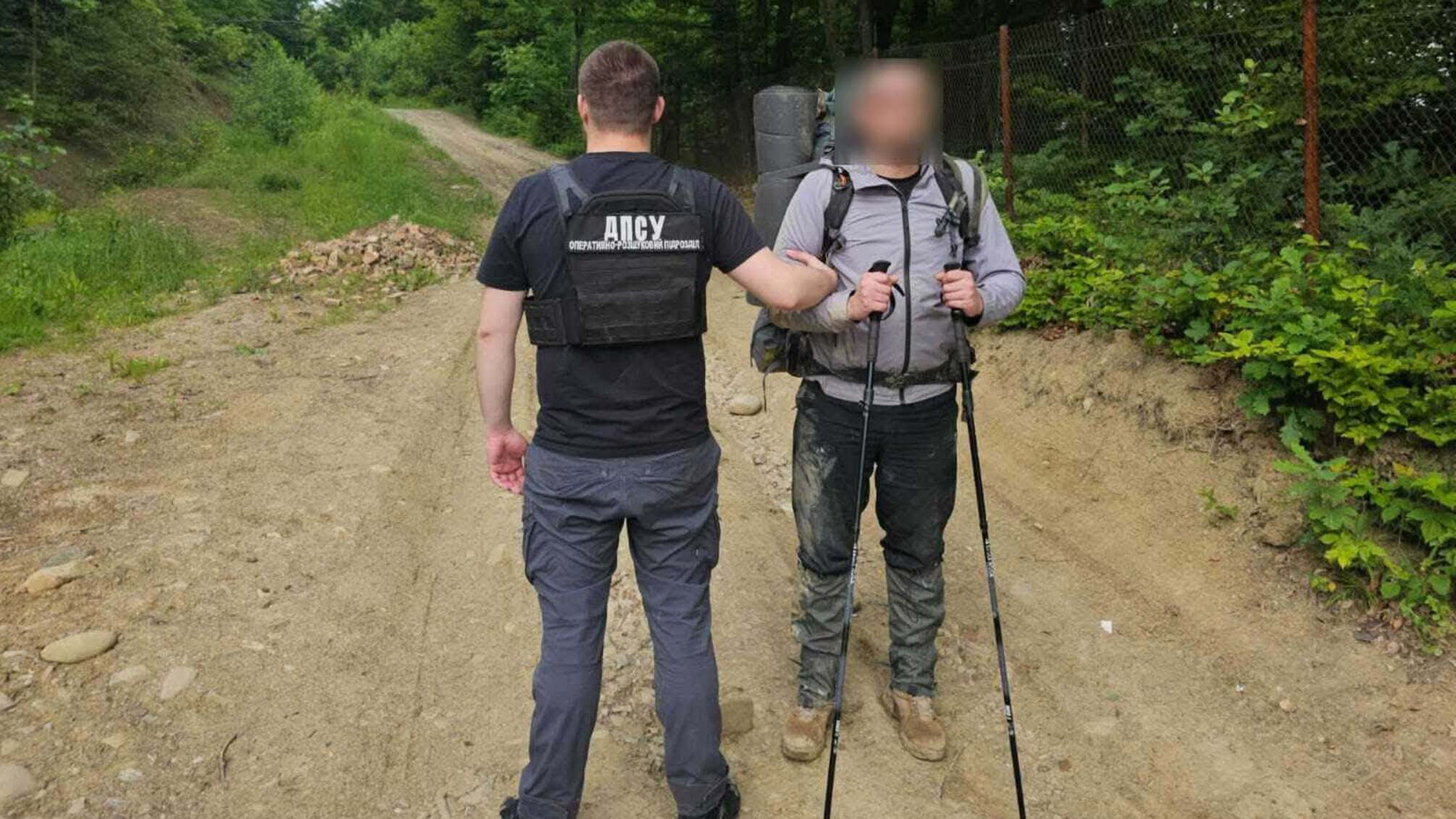 Гірськими стежками до Румунії: правоохоронці затримали організатора незаконної схеми