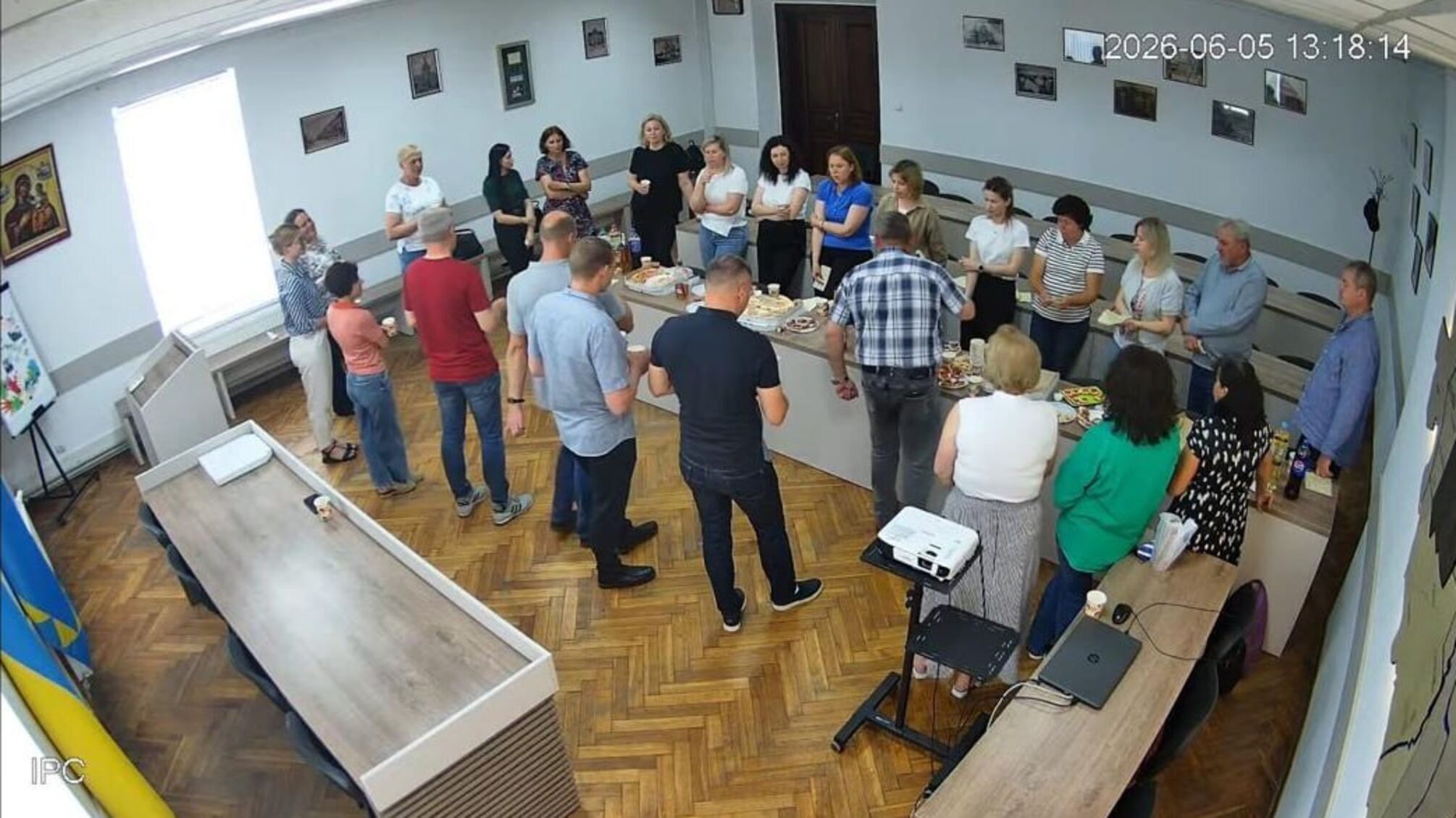 'После сессии – застолье? На Львовщине депутаты забыли выключить трансляцию и попали в эфир'