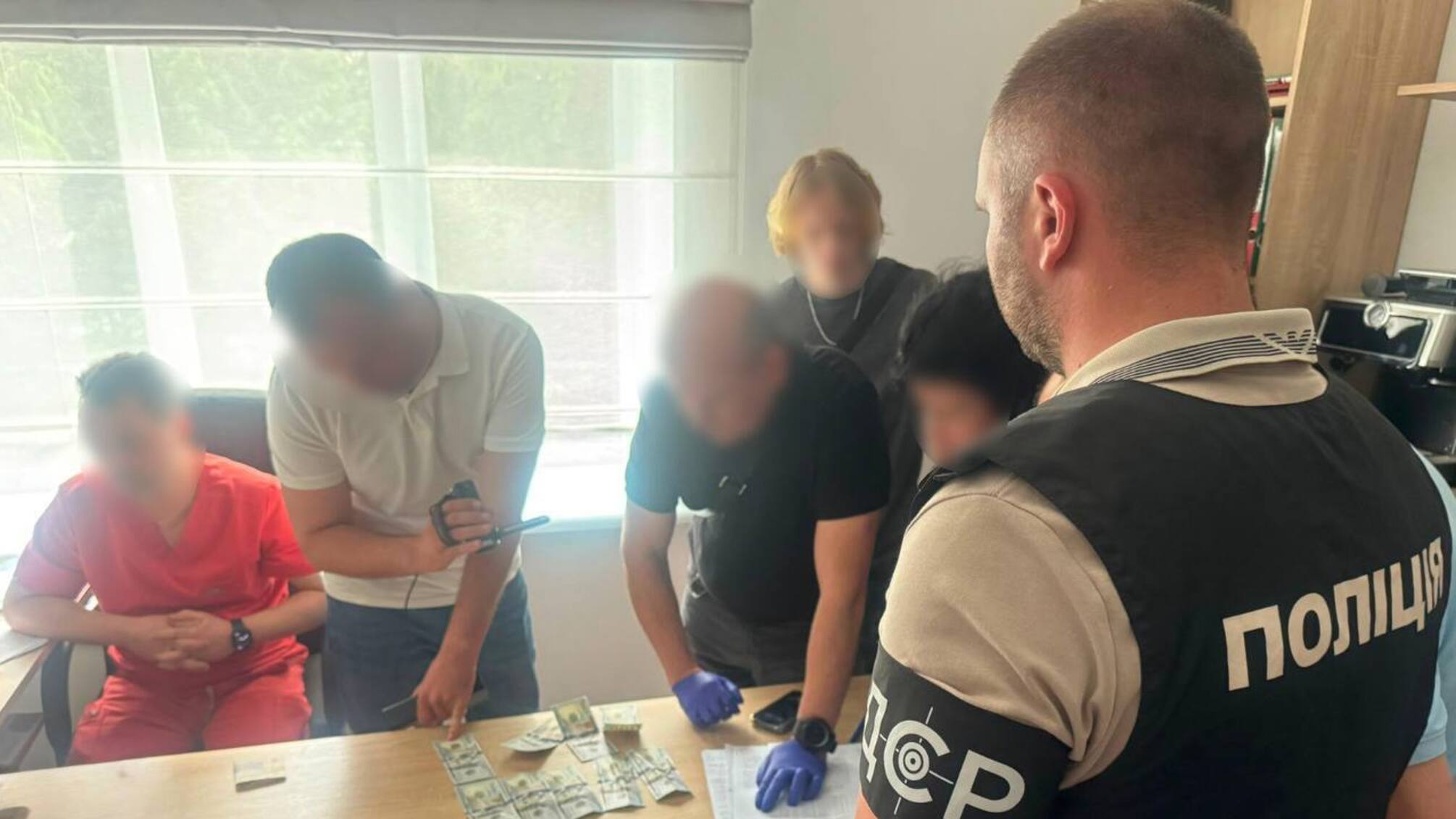 2000 долларов за 'липовую' инвалидность: на Волыни задержали двух медиков