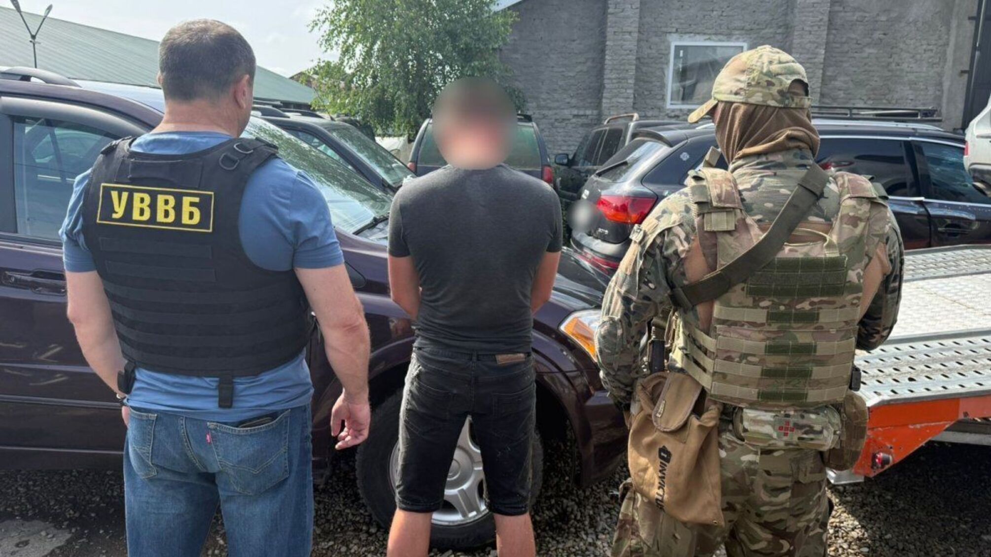 На Закарпатье задержали предпринимателя, продававшего ввезенные для ВСУ автомобили