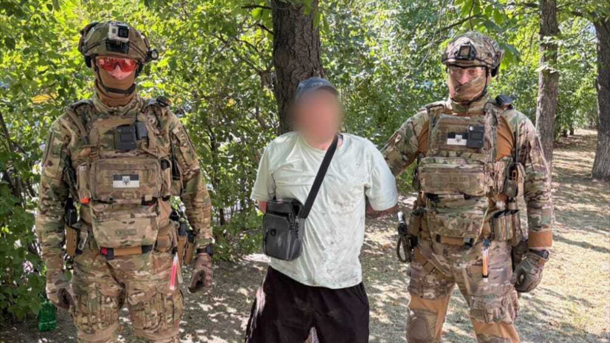Наркотики хоронили в конфетах и пакетах: в Киевской области разоблачили канал поставки в колонию