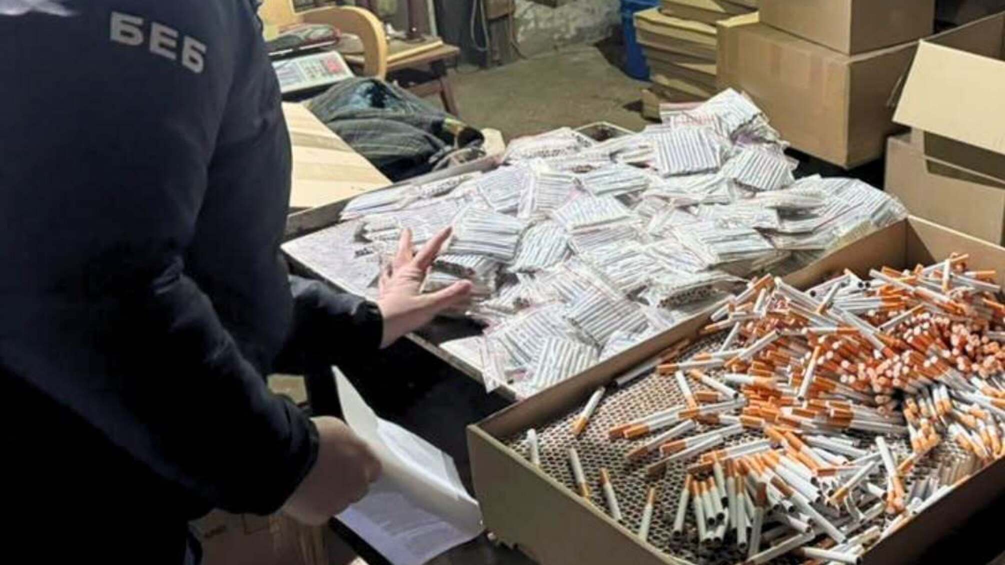 На Одещині підприємця оштрафували за продаж контрафактного алкоголю та сигарет