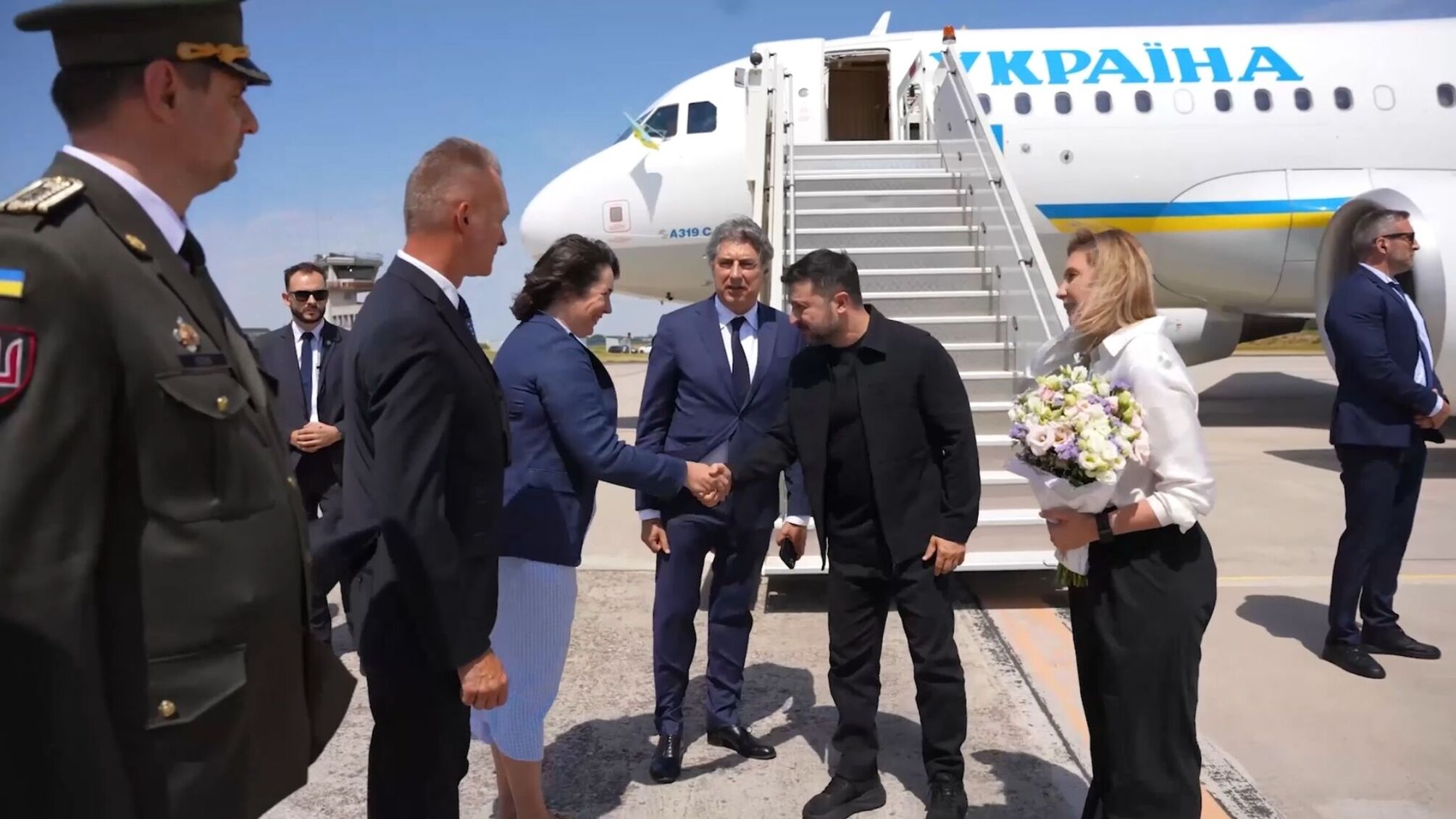Зеленський вирушив до Парижа за новими рішеннями для захисту України