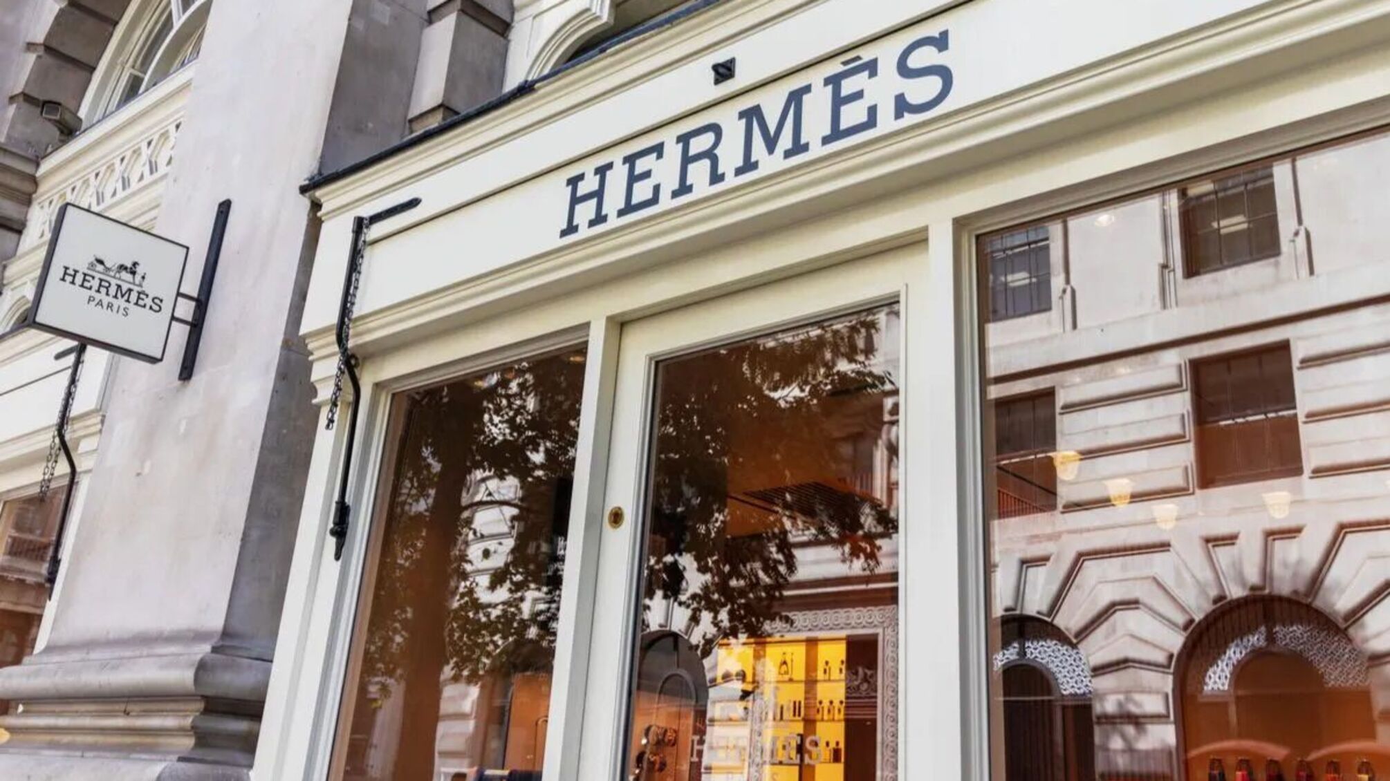 Бренды продают впечатление: Hermès показал новый уровень шоу