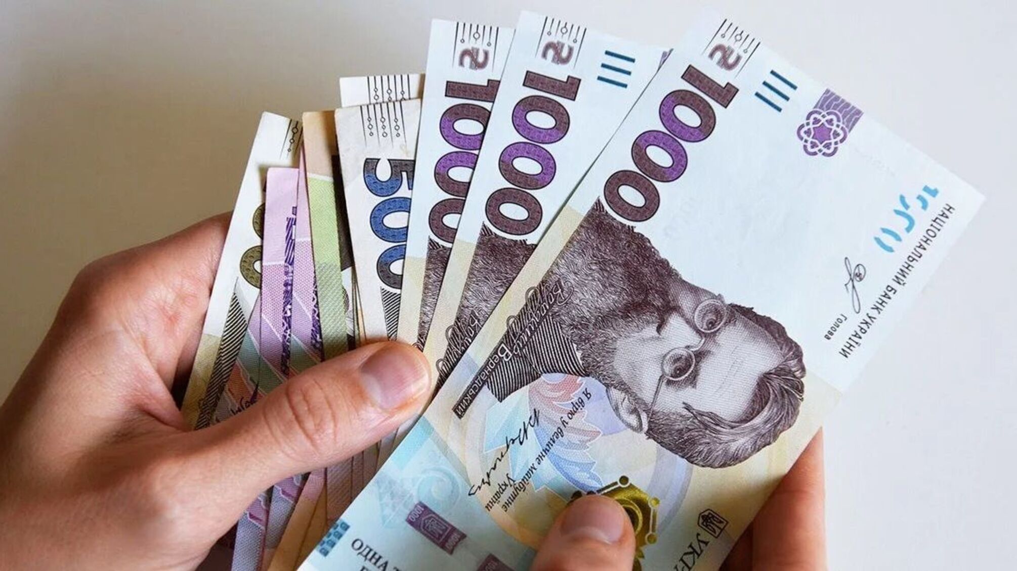 Некоторым пенсионерам в августе повысят выплаты: кого это касается