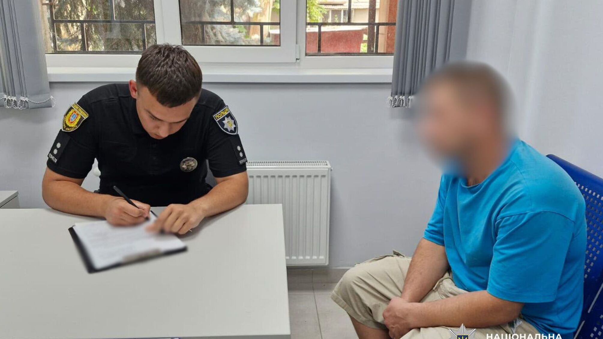 Тримав за лапи та бив об стіни: в Одесі чоловік убив кота
