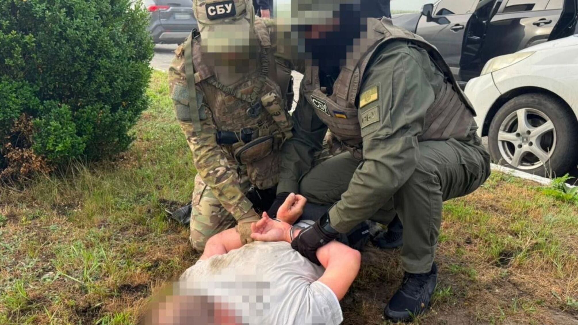 Встановлював камери на деревах для коригування атак: на Харківщині затримали зрадника