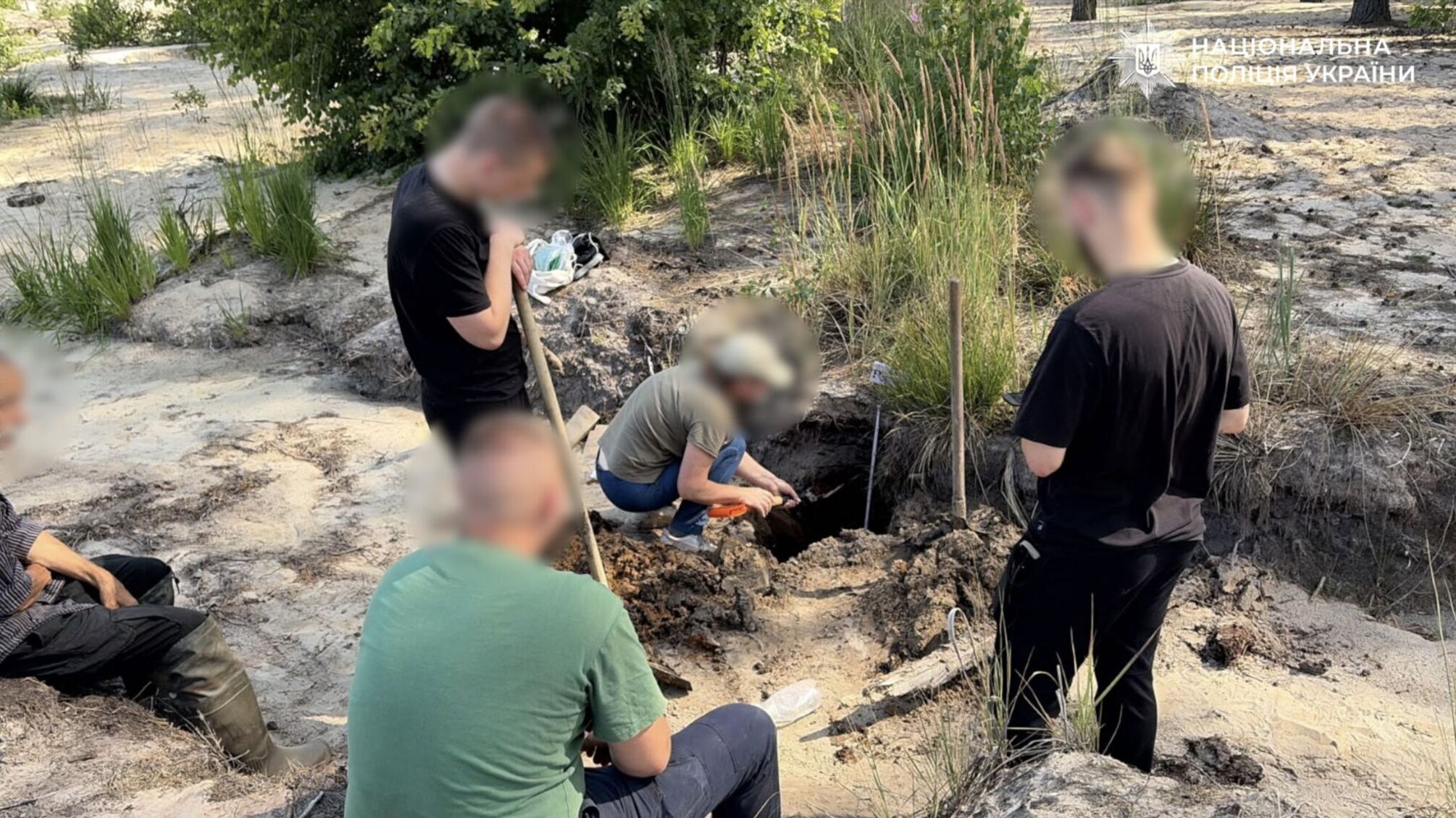 На Рівненщині Нацполіція виявила нові місця незаконного видобутку бурштину