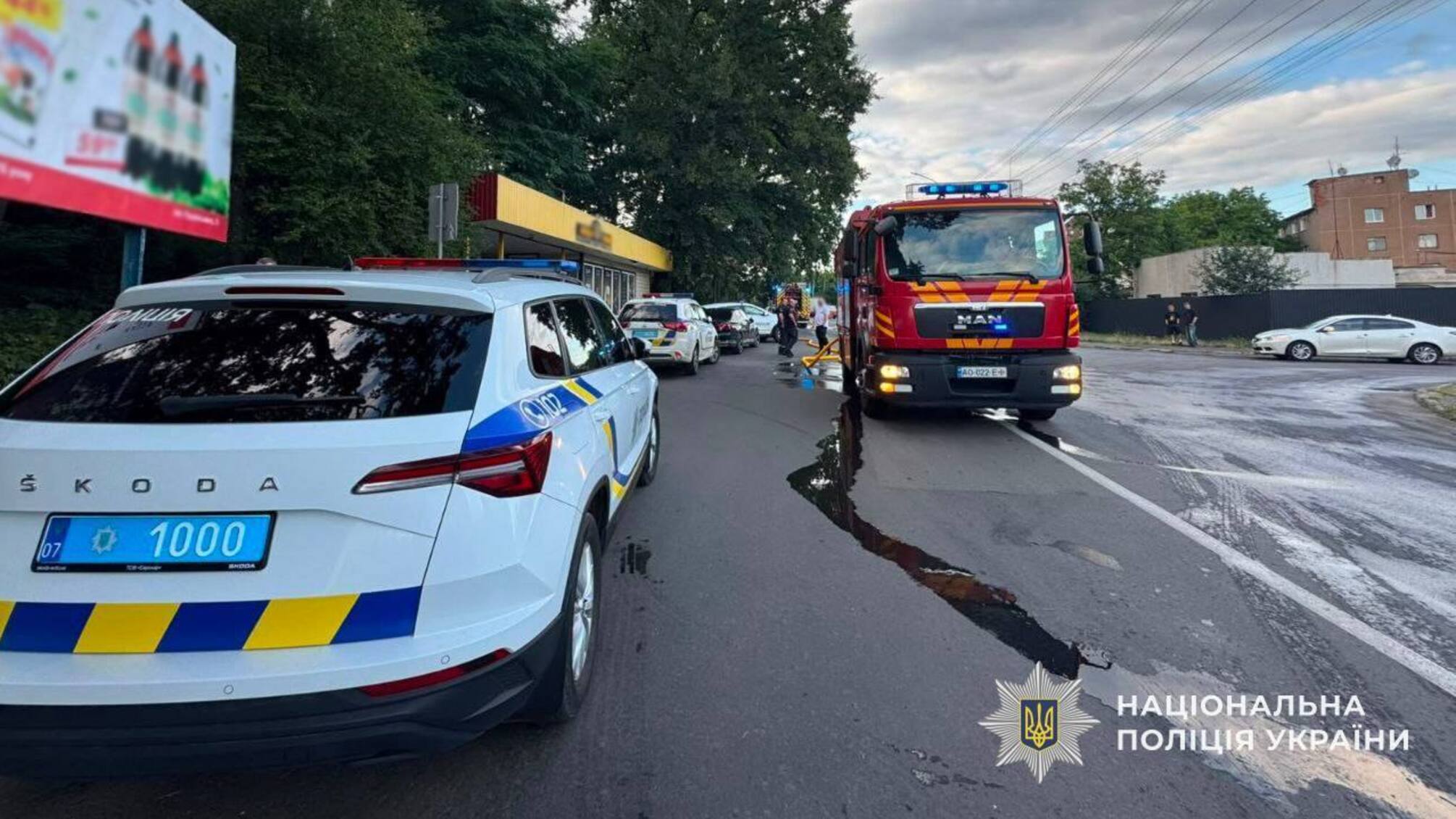 В Ужгороді триває спецоперація із затримання озброєного чоловіка: після пострілів загорівся ліс