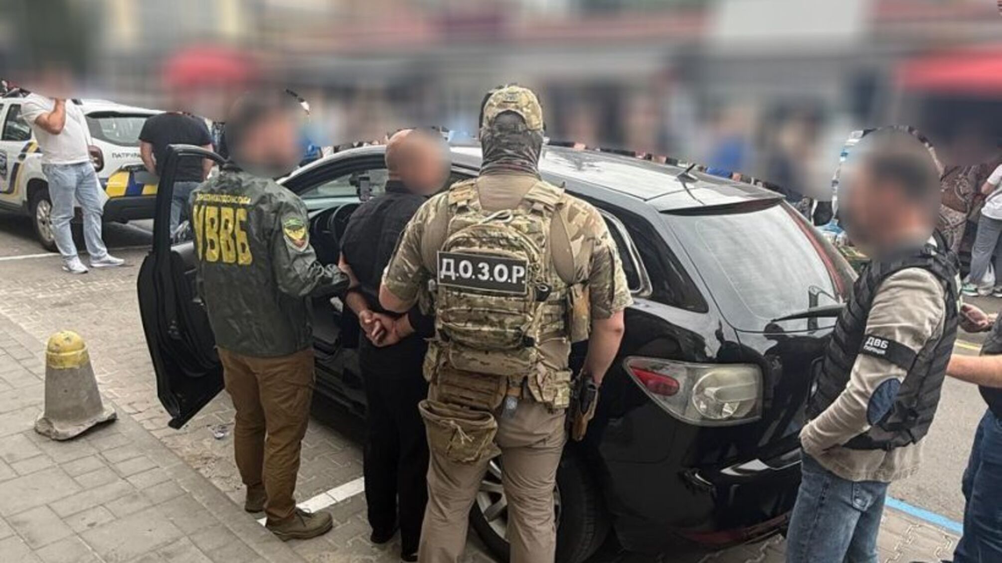 За переправку в Европу требовали 7 тысяч долларов: пограничники разоблачили схему