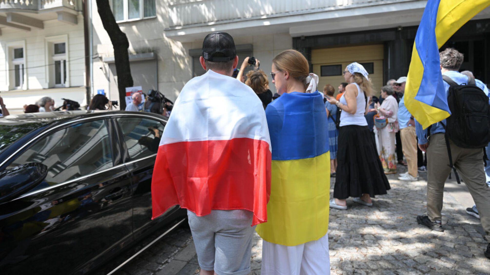 Большинство поляков не поддерживают вступление Украины в ЕС и отправку войск: результаты опроса