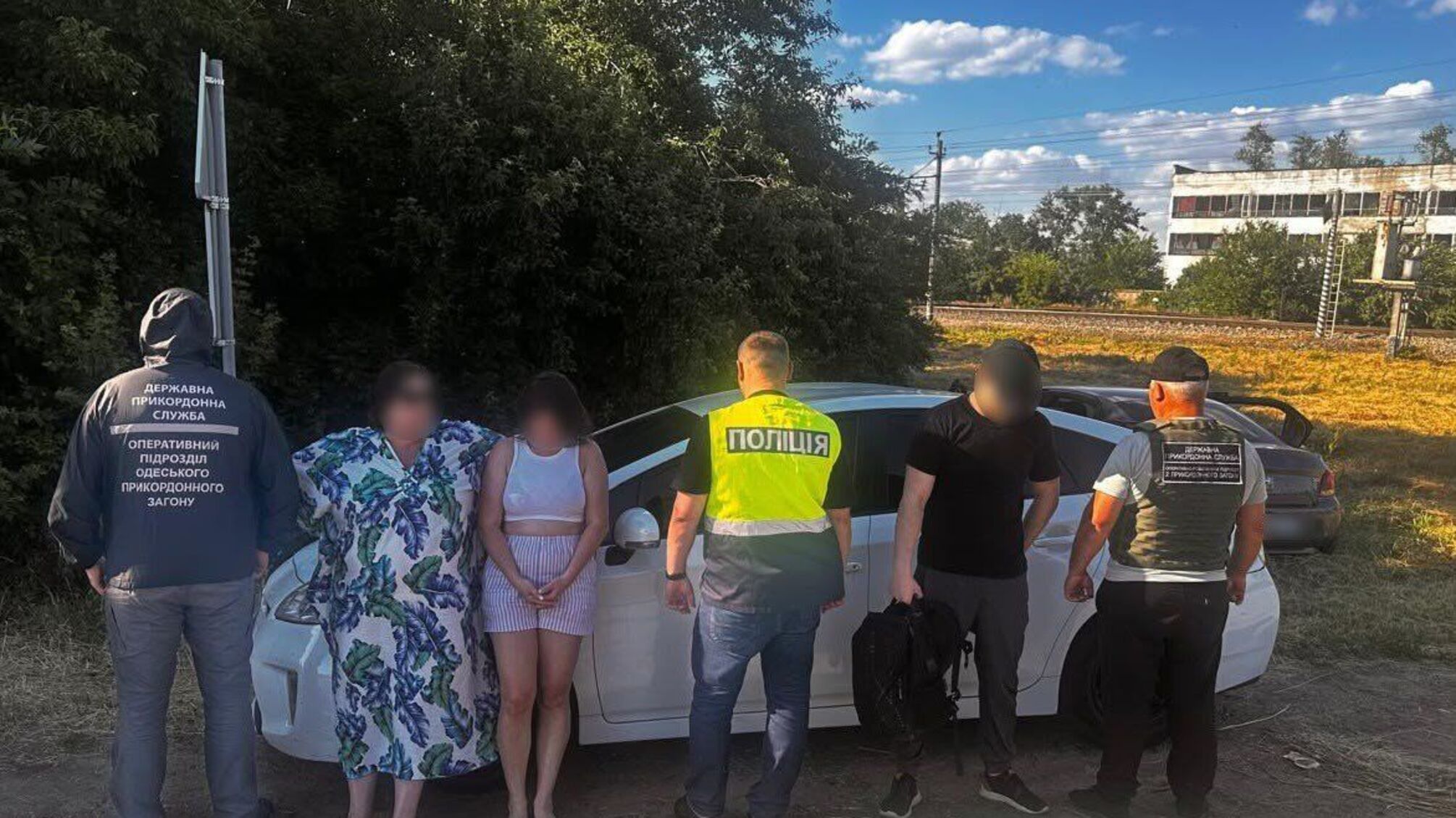 За $4500 в Молдову: в Одесской области женщина прятала клиента в авто под одеялом