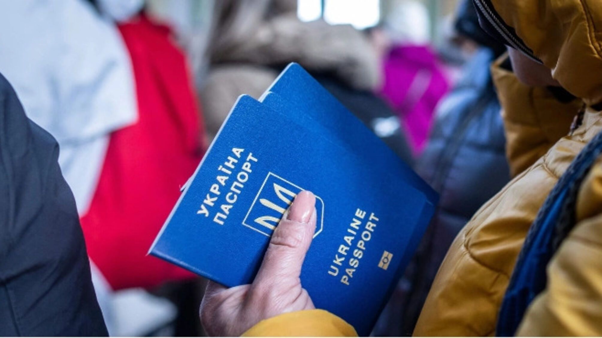 Паспорта и 'Резерв+': что известно о новых проверках украинцев в Румынии