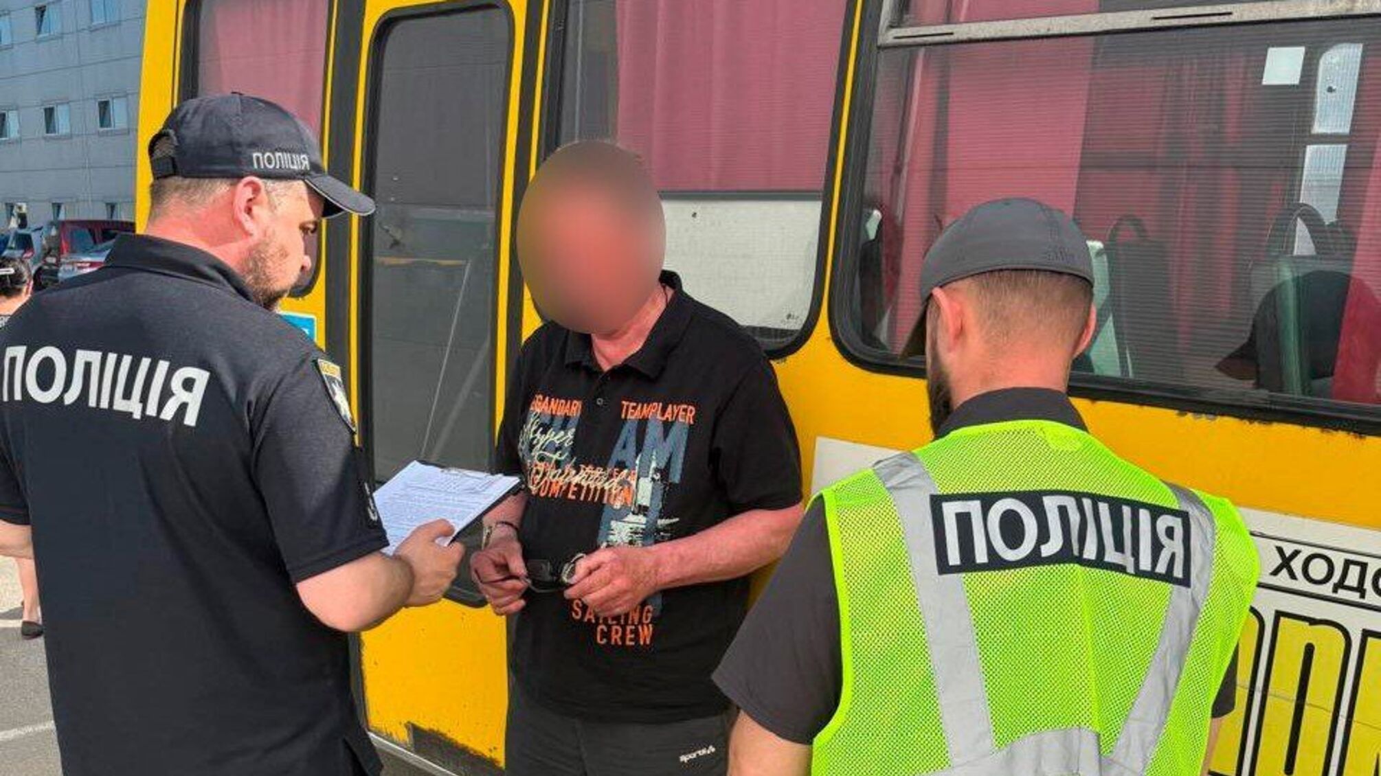 Трое мужчин пытались продать здание российского производителя ядерного топлива