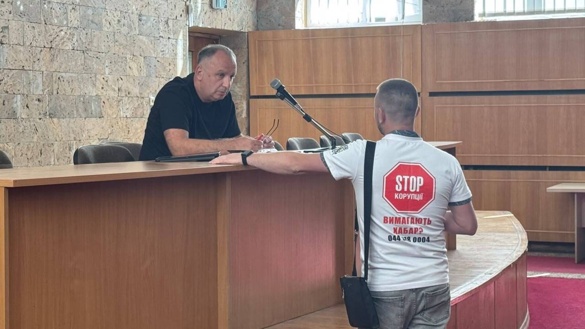 Скандал вокруг ОСМД на Дарнице: инициированное 'Бесом' Беселией собрание не состоялось