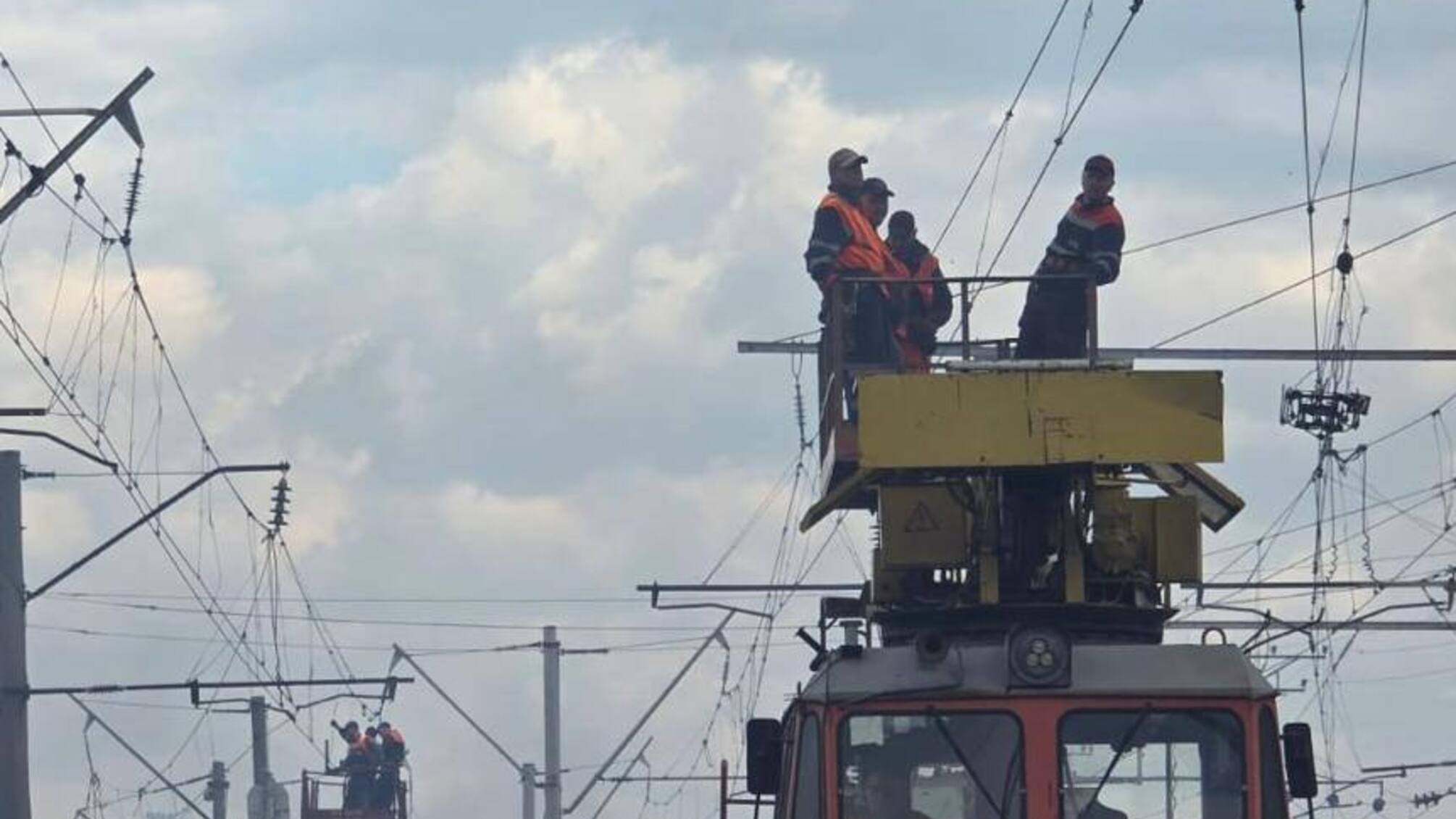 Ворог атакував залізницю під Києвом, — Кулеба
